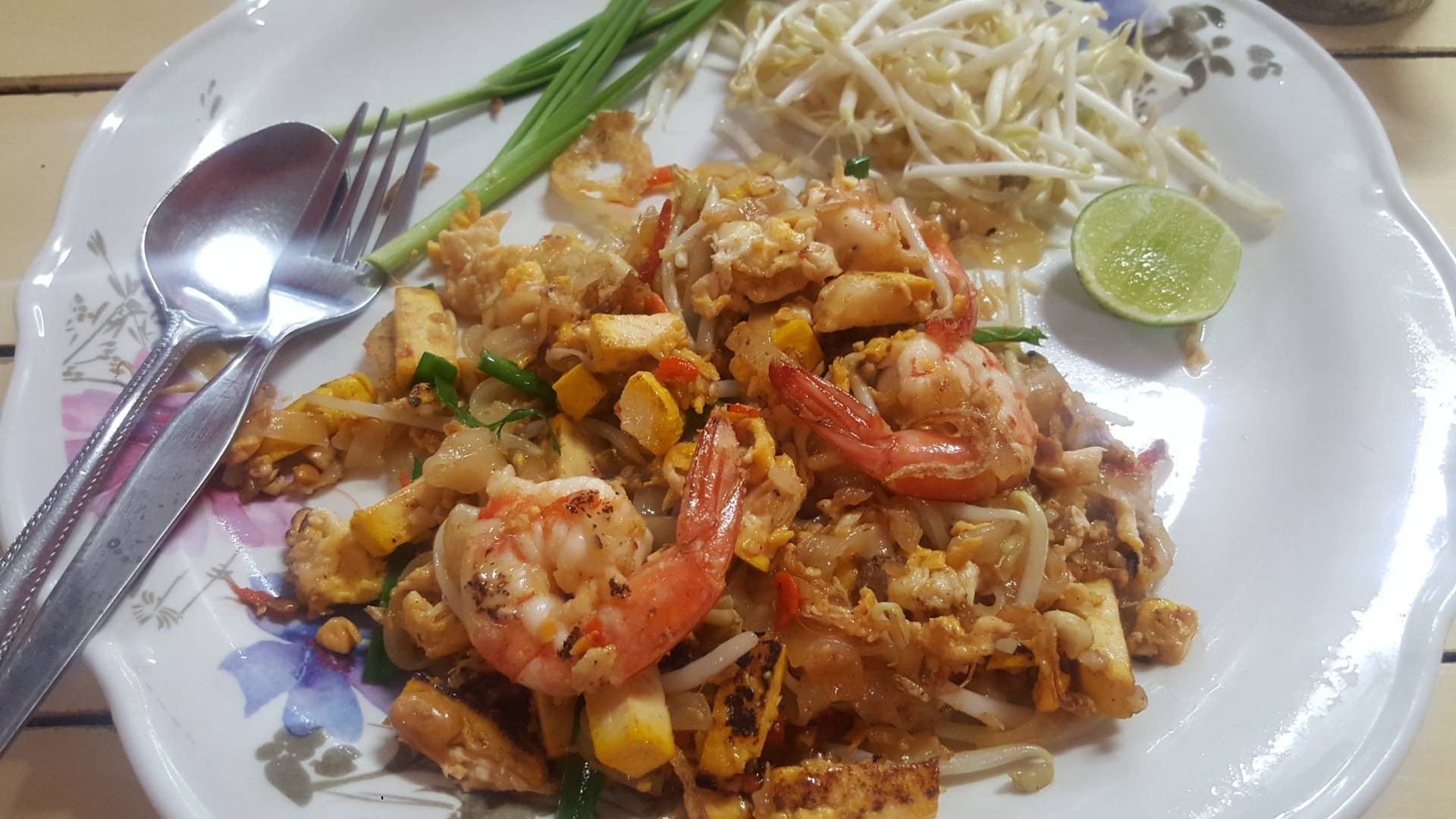 ผัดไท 100 บาท เท่าเทียมกัน ร้าน เดชาติ่มซำพัทยา & เย็นตาโฟ ไฮโซแจง