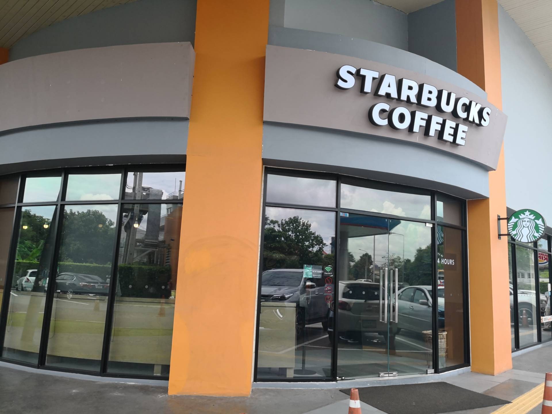 รีวิว Starbucks The Rest Area Prachachuen แวะเติมกาแฟในกระแสเลือด พักหน่อยให้หายง่วง