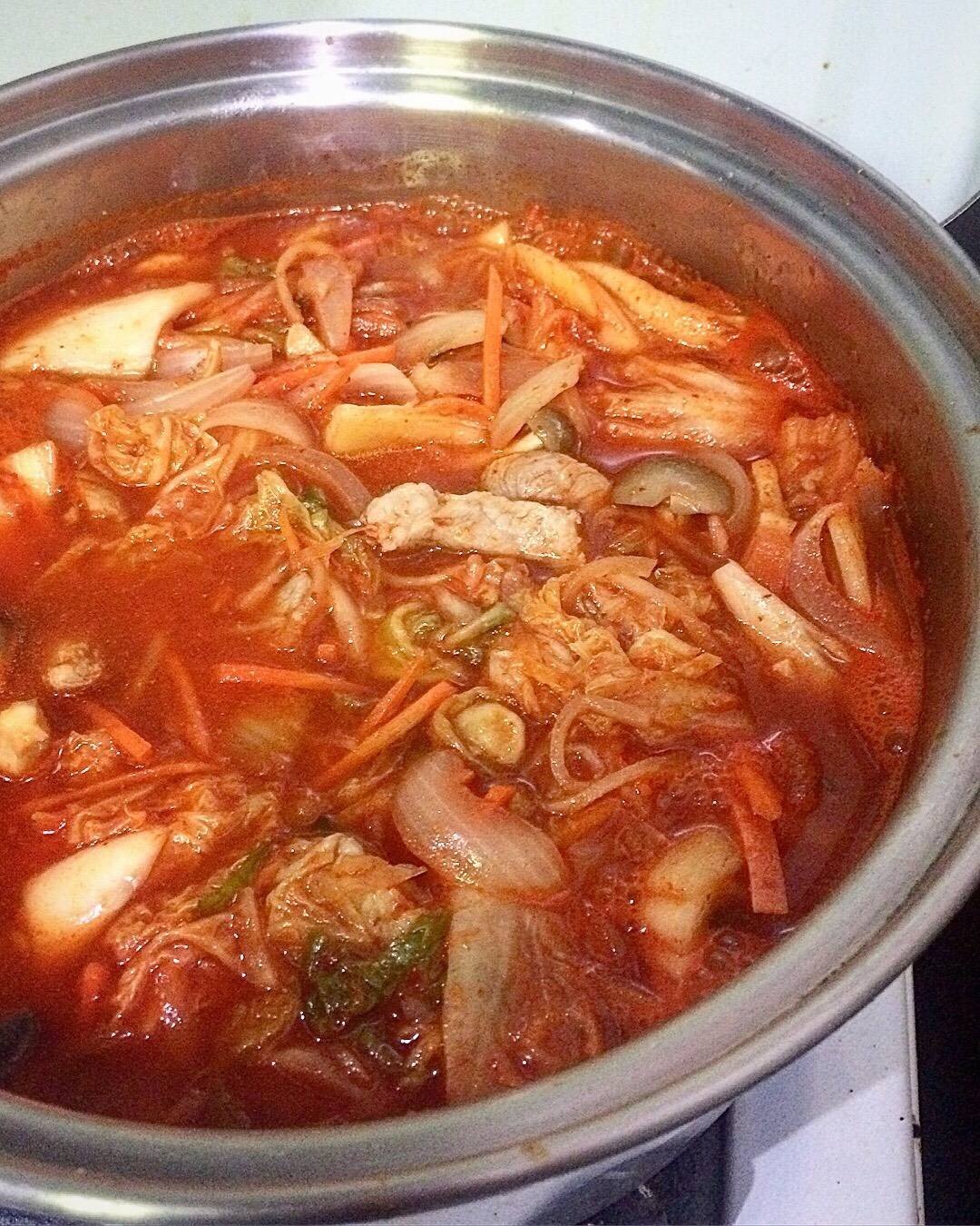 แกงกิมจิหมู (Kimchi Jjigae)