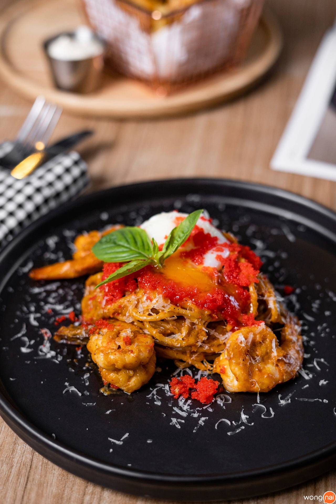 "สปาเกตตี้กับไข่กุ้ง กุ้งและซอสคาร์โบนารา ของร้าน Cher Ame"