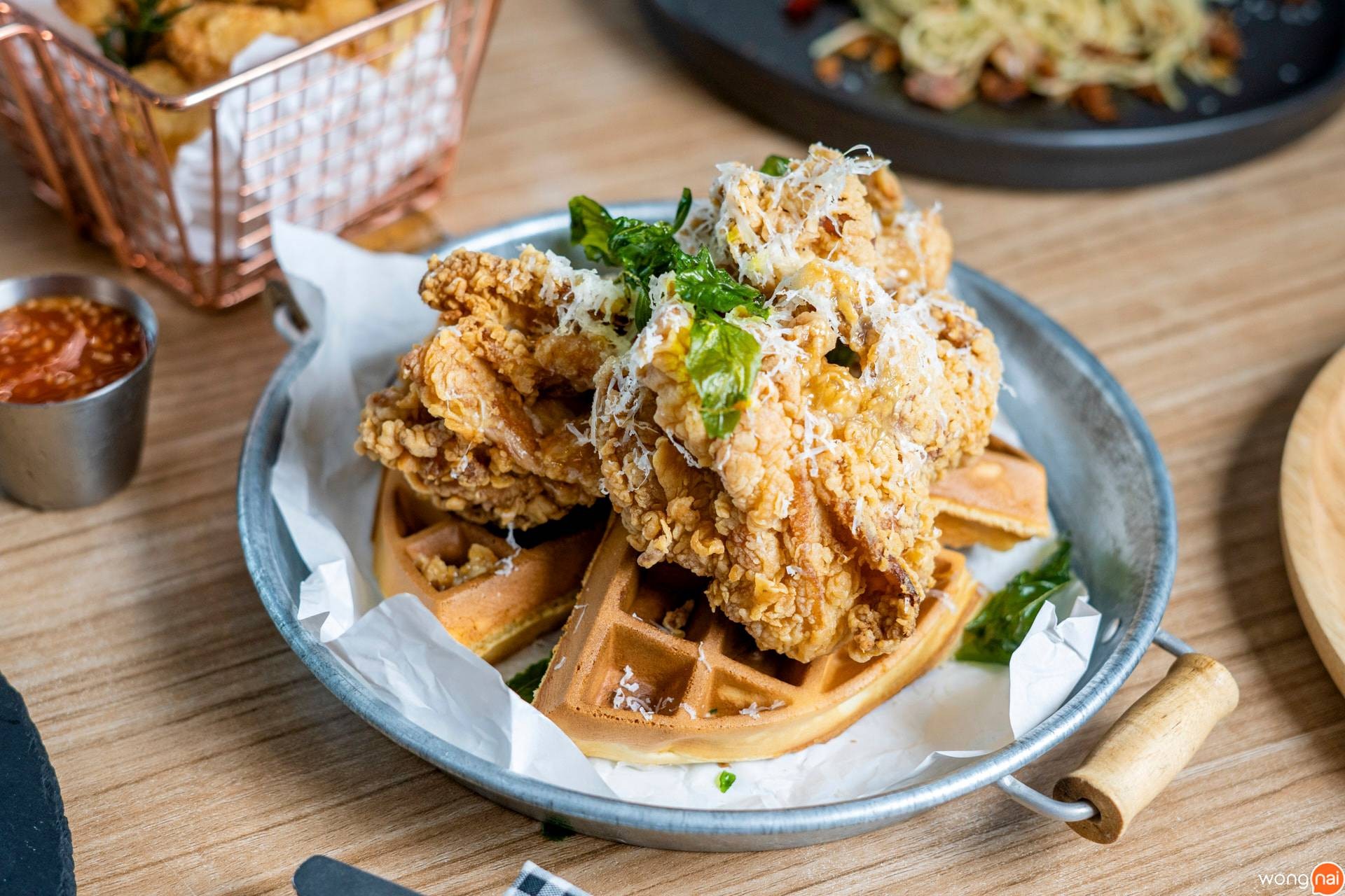 “Waffle Chicken ของร้าน Cher Ame”