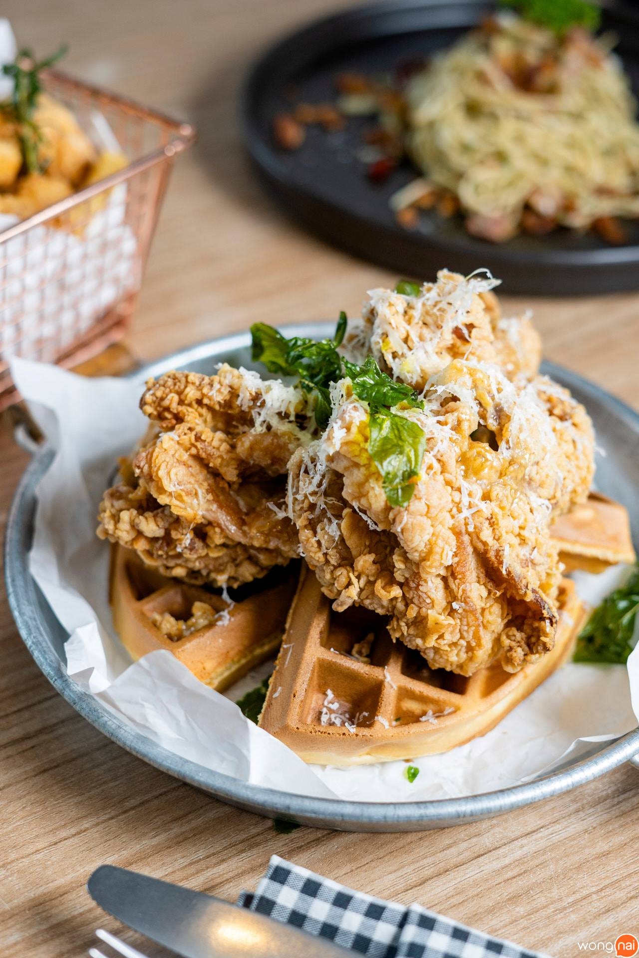 "Waffle Chicken ของร้าน Cher Ame"