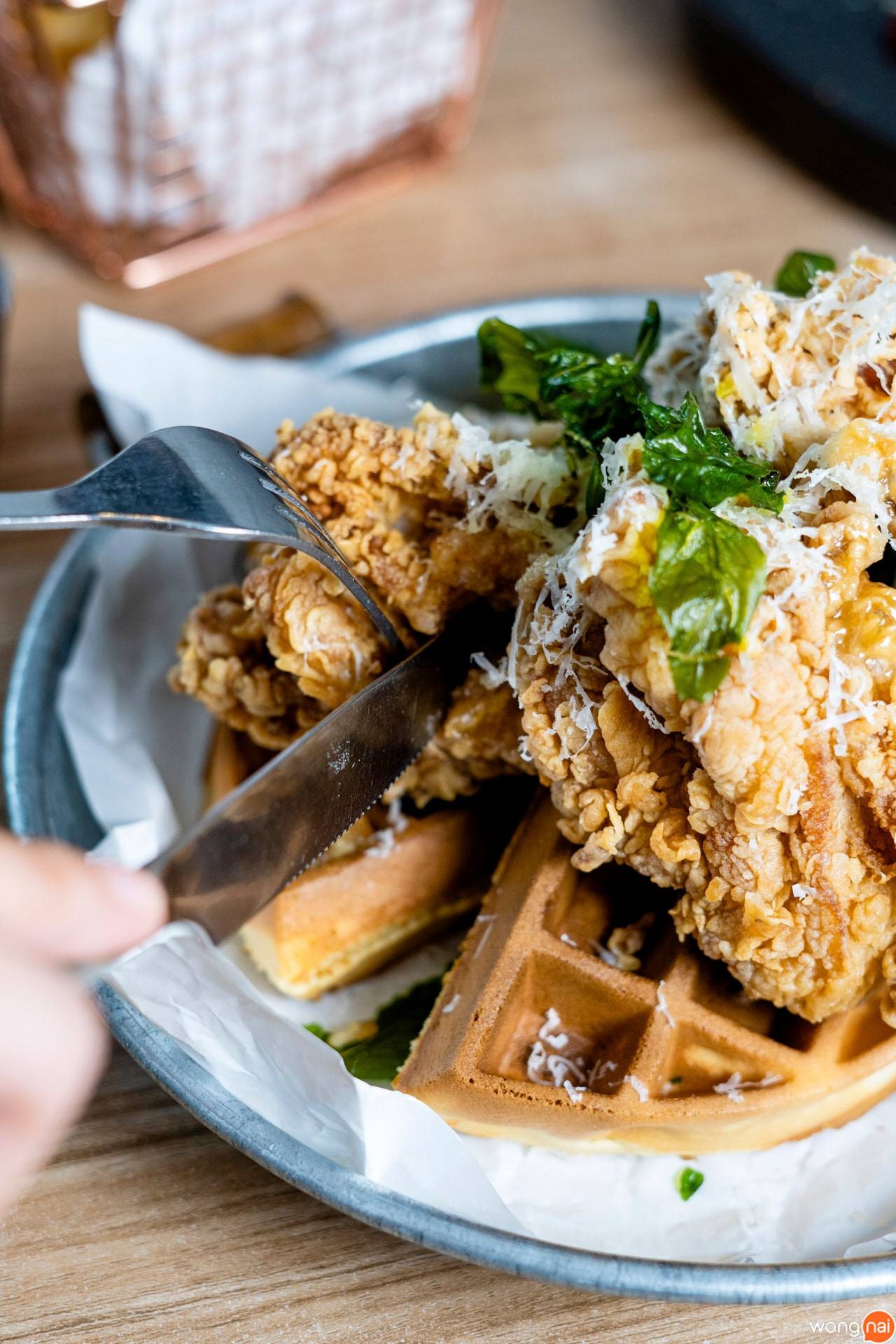 "Waffle Chicken ของร้าน Cher Ame"