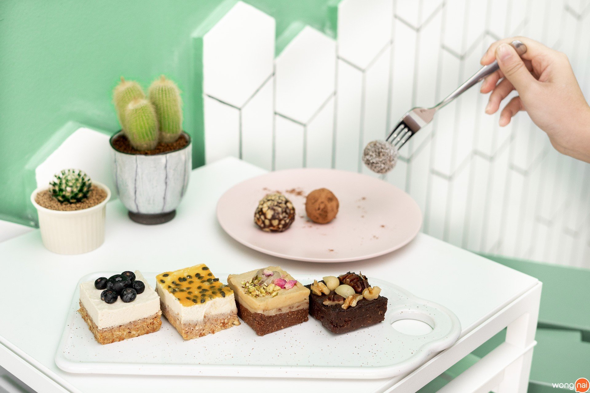 “บราวนีถั่วรวมไร้แป้ง” ร้าน "Le Root"