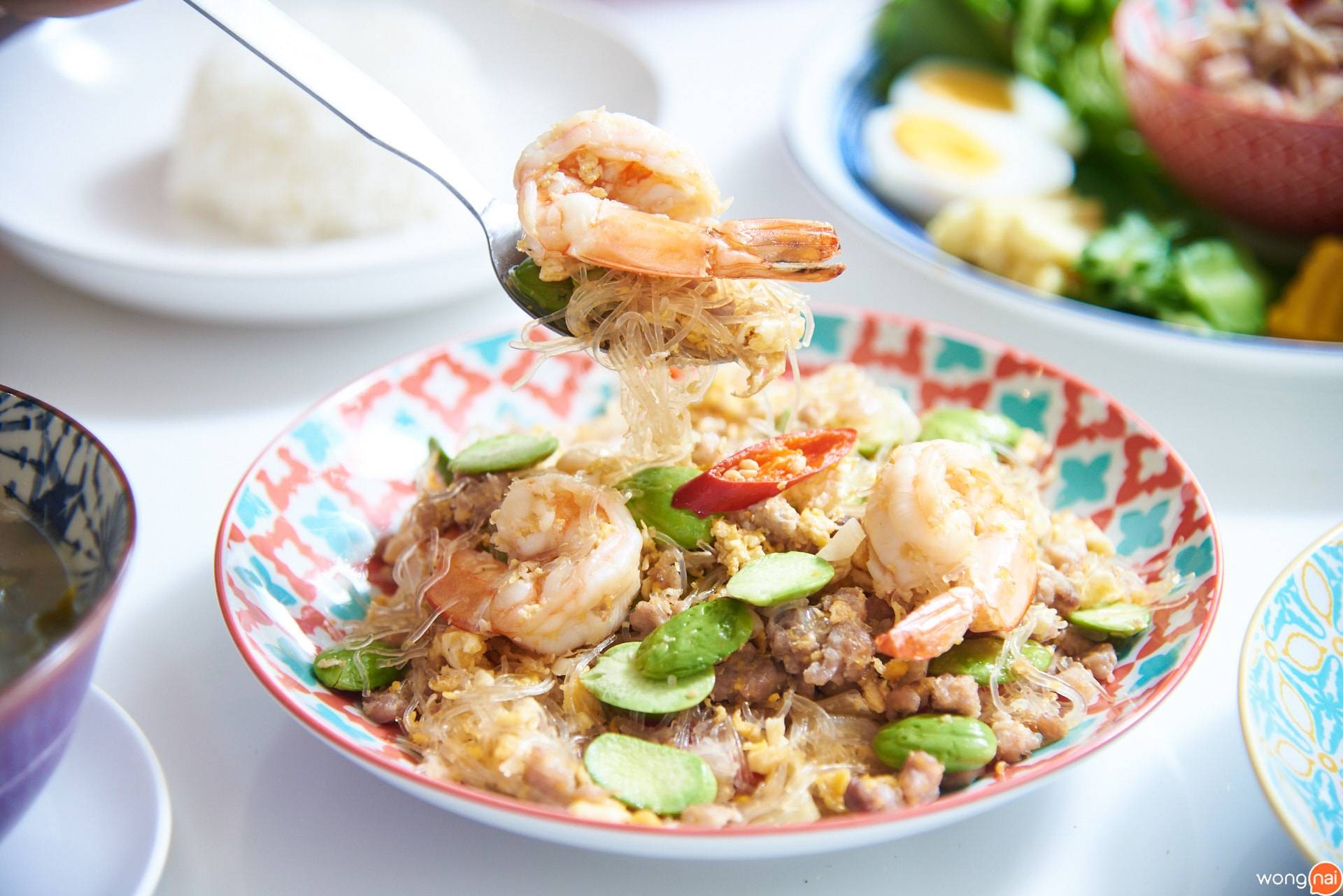 เมนู กุ้งผัดสะตอวุ้นเส้นกระเทียมดอง ของร้าน Plaagut