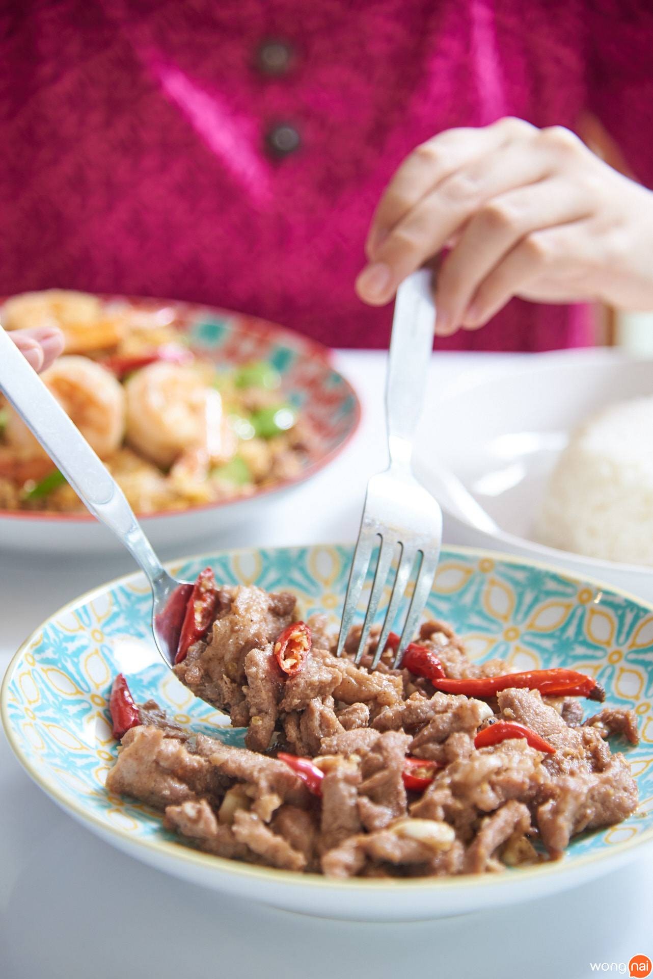 เมนู หมูผัดเคย ของร้าน Plaagut