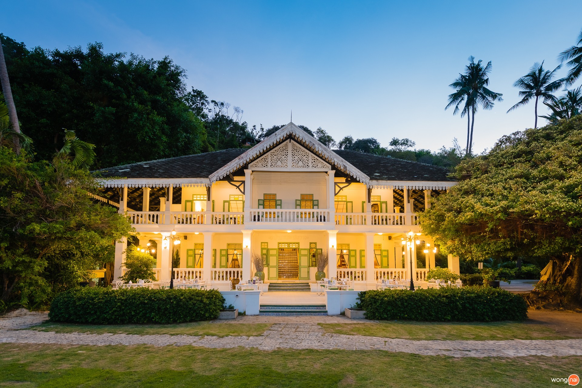 บรรยากาศด้านหน้าร้าน Panwa House แหลมพันวา ภูเก็ต