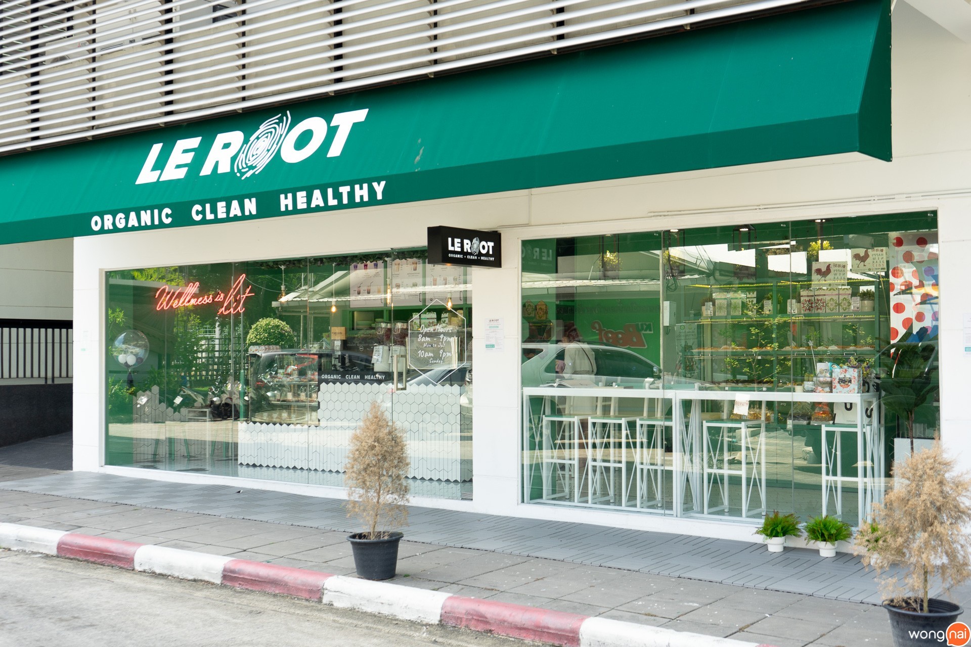 บรรยากาศหน้าร้าน "Le Root"