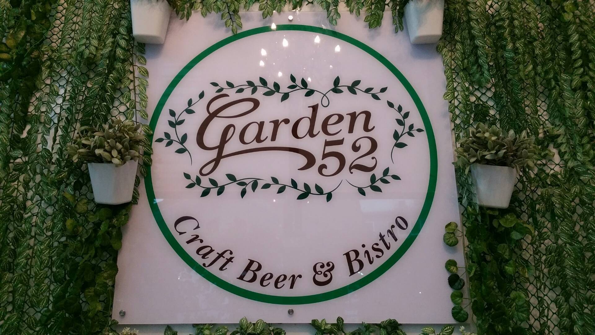 Garden 52 Craft Beer Bistro   Df03e886b01b469188bbd79d16ae5acb 