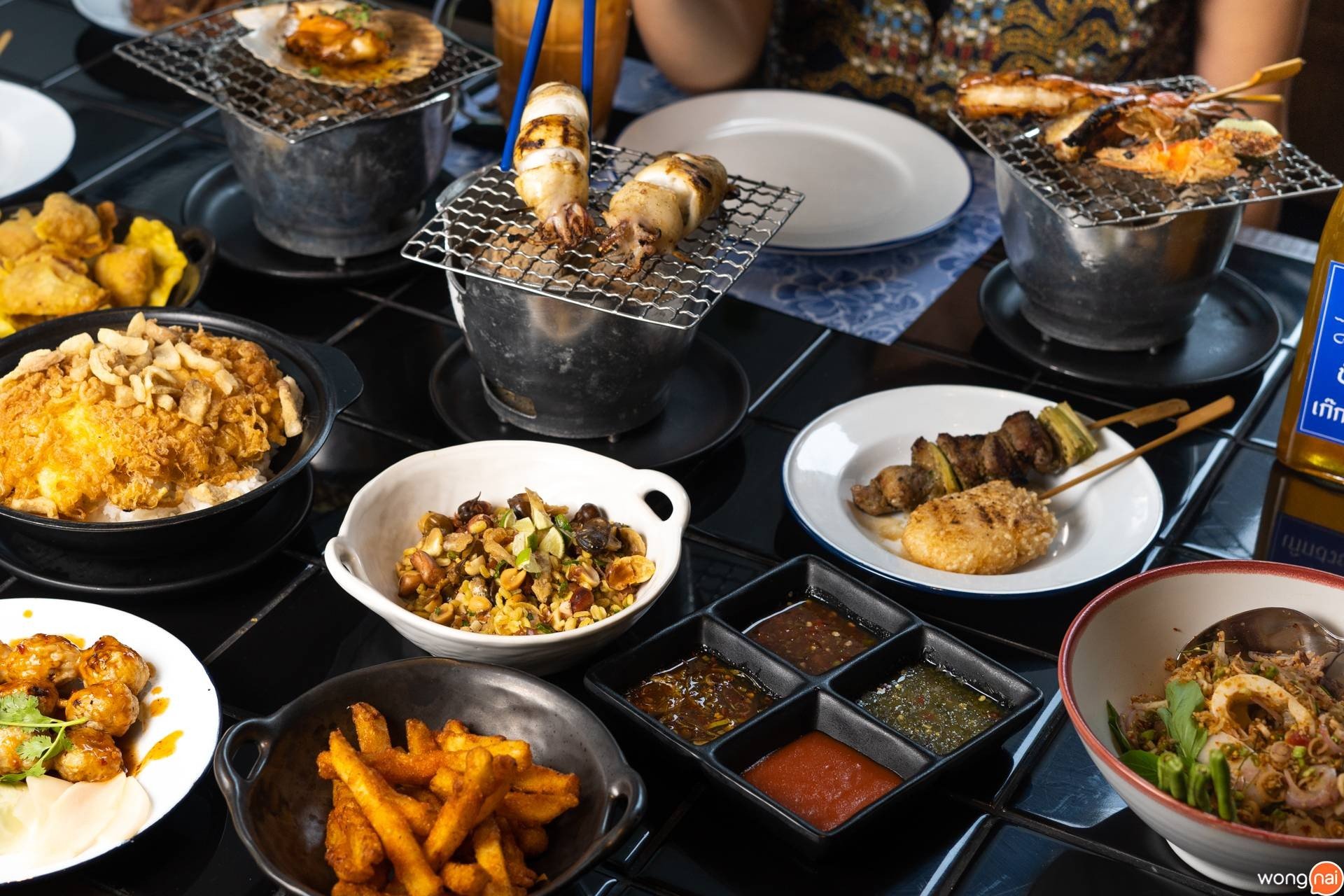 อาหารสตรีทฟู้ดของร้าน KINHEY by Greyhound Café