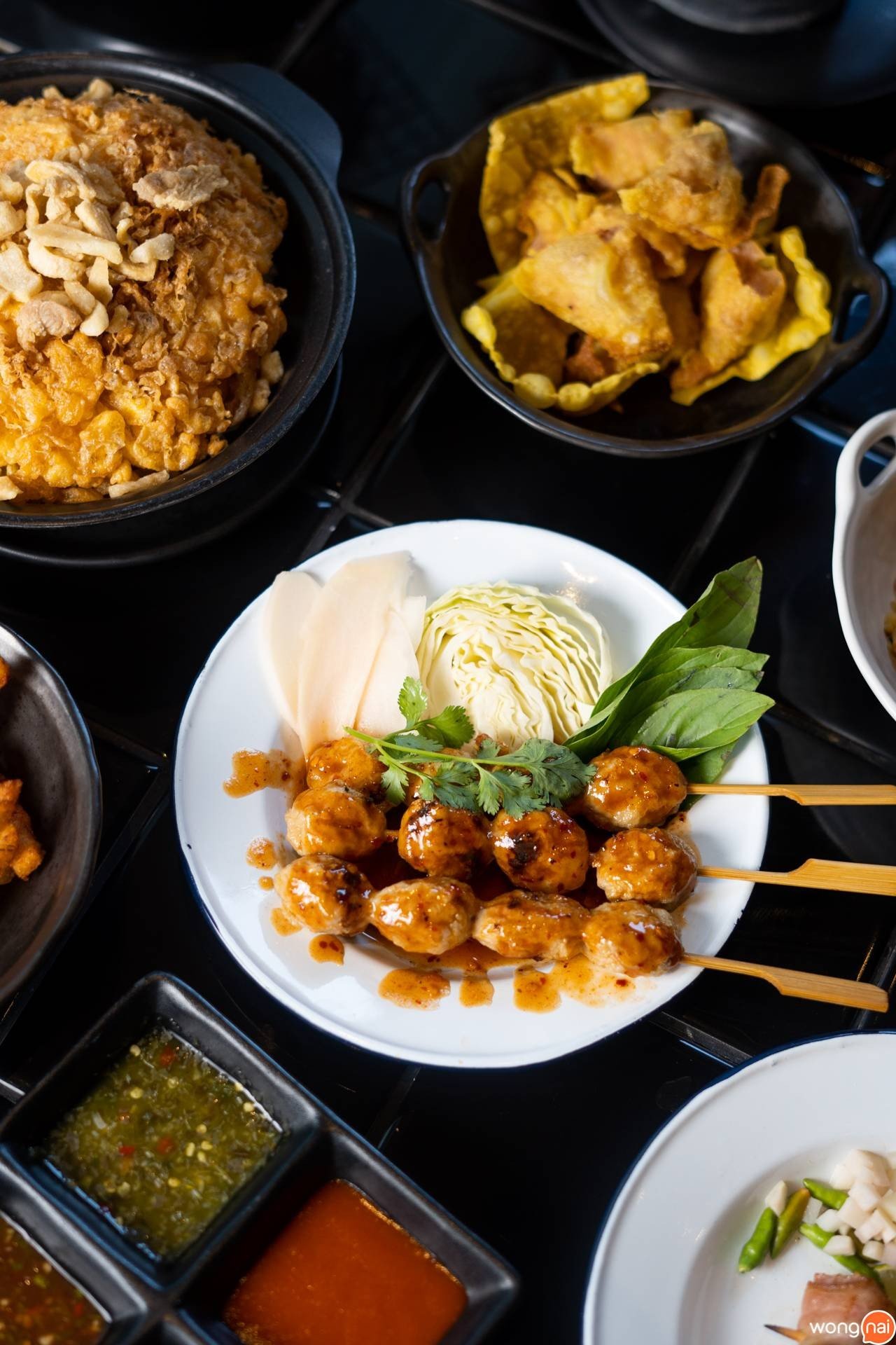 เมนูลูกชิ้นหมูปิ้ง ของร้าน KINHEY by Greyhound Café