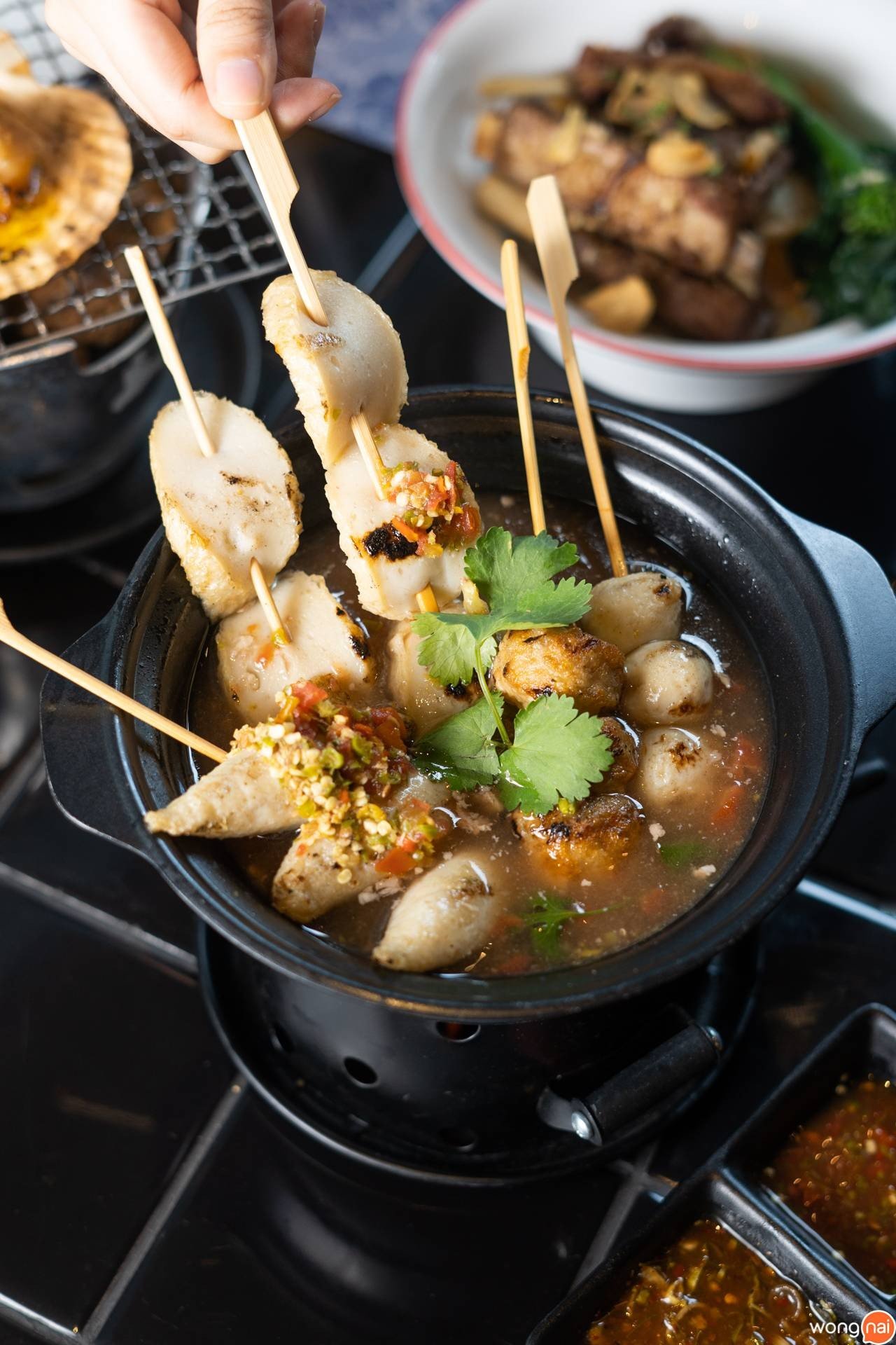 เมนูลูกชิ้นปลาย่างหม้อไฟน้ำปลาร้าซุปเปอร์ ของร้าน KINHEY by Greyhound Café