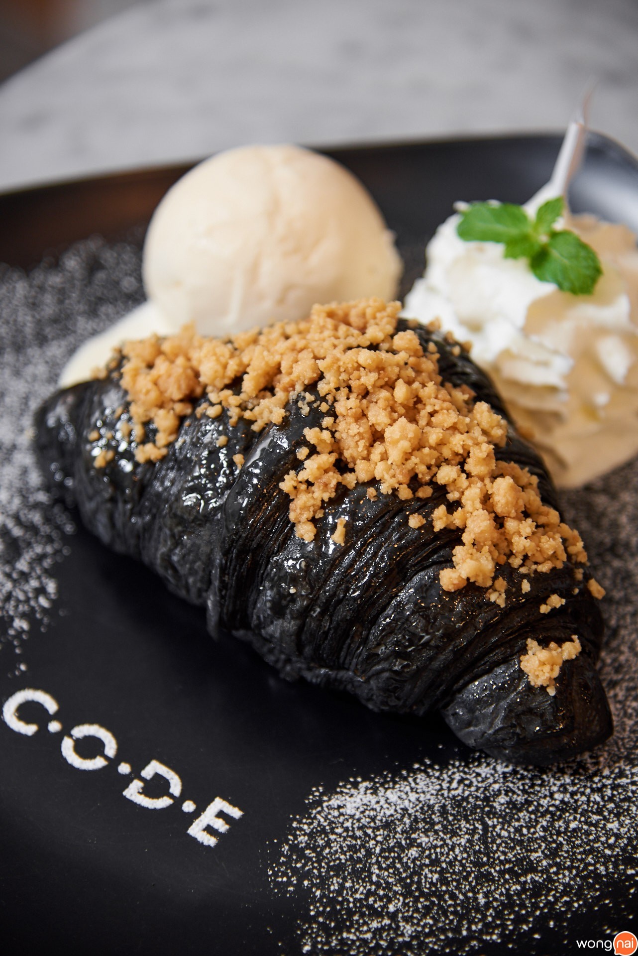 “Croissant Thai Tea Lava” ร้าน "CODE"