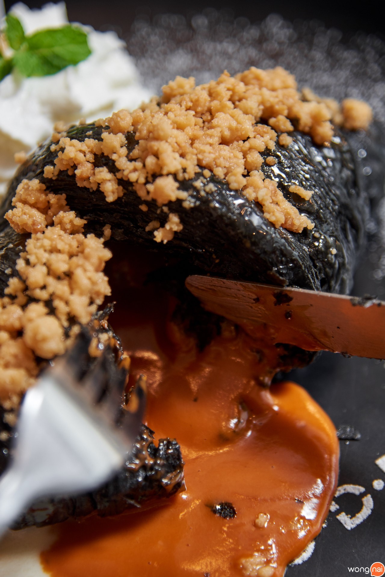 “Croissant Thai Tea Lava” ร้าน "CODE"