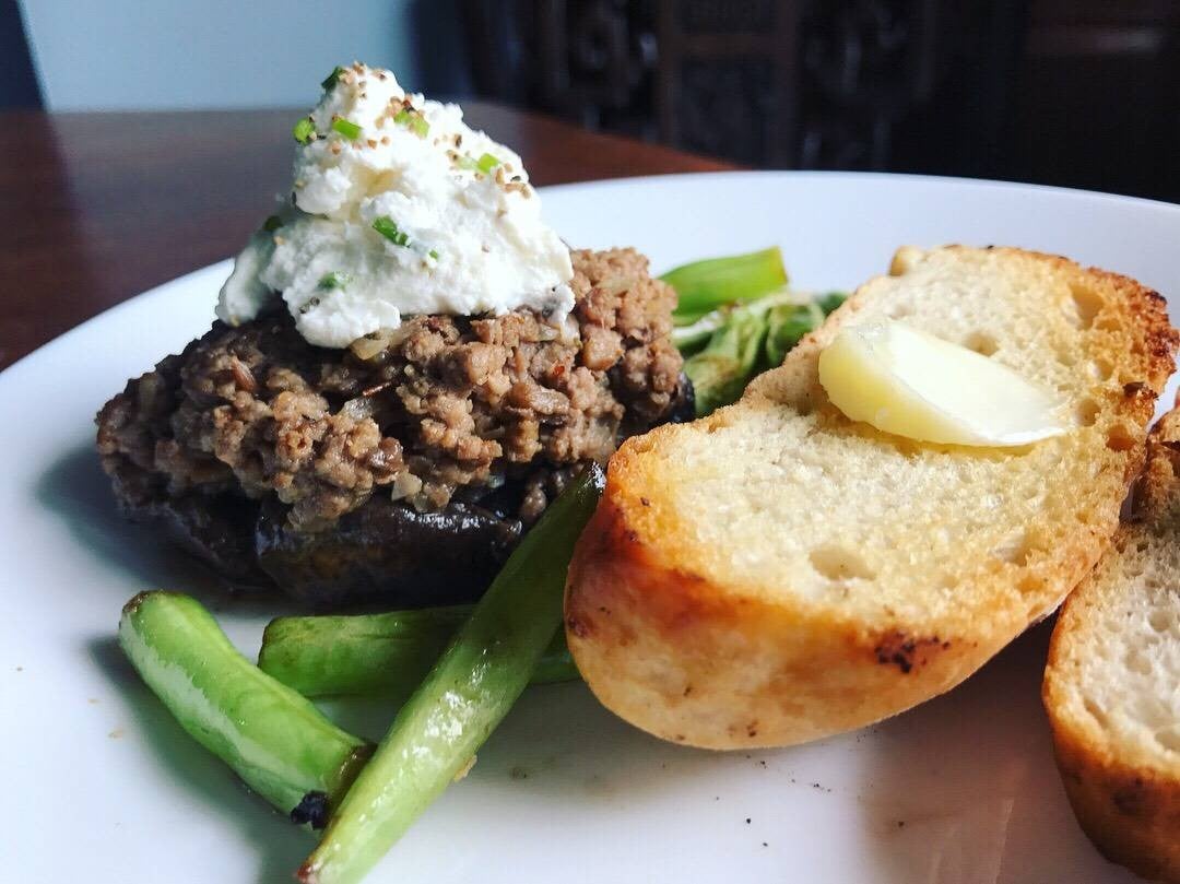 Stuffed Portobello Mushroom  เห็ดยัดไส้เนื้อสับ