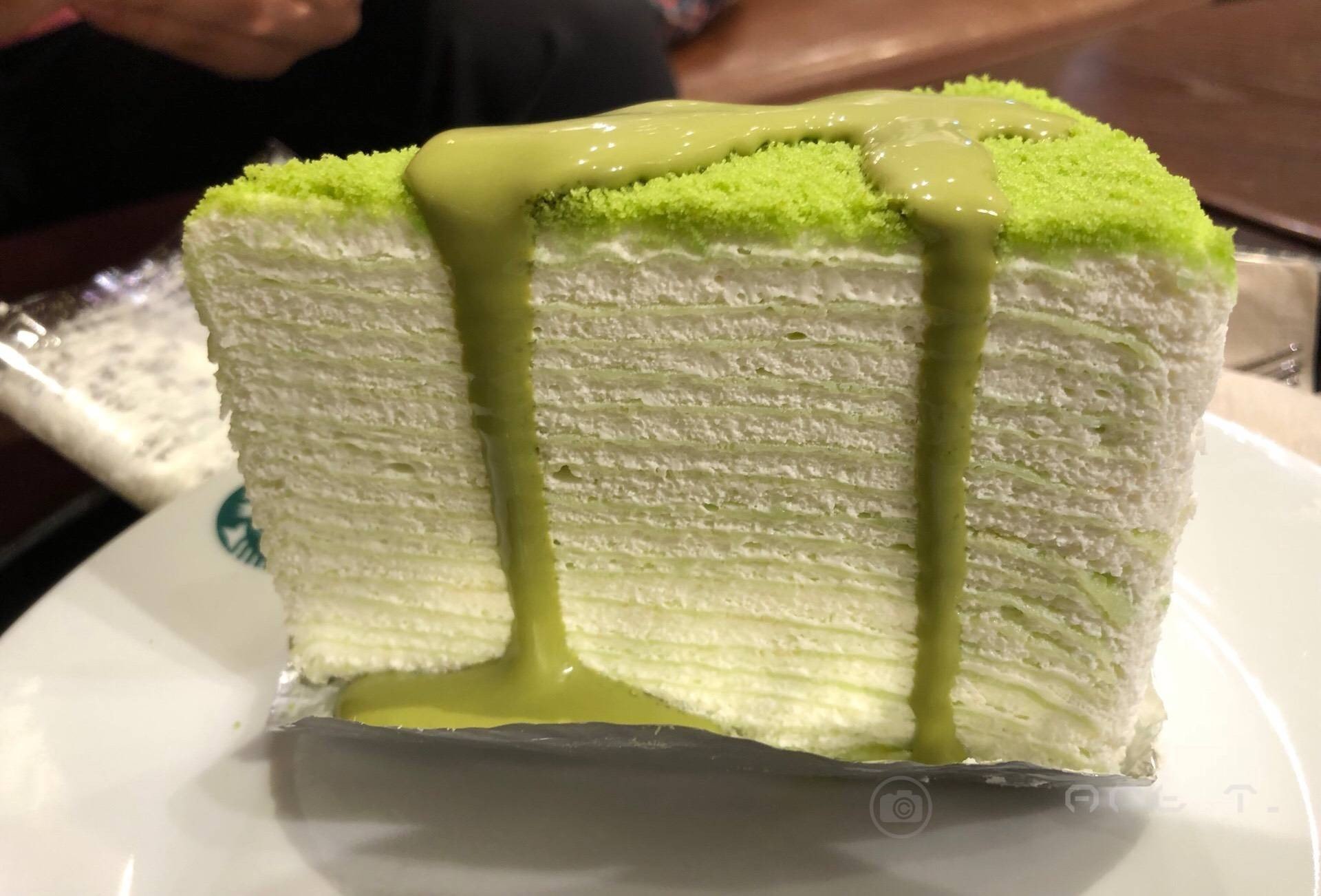 Green Tea Crepe Cake with Green Tea Sauce ร้าน Starbucks คิงพาวเวอร์ ดิวตี้ ฟรี (รางน้ำ) Wongnai