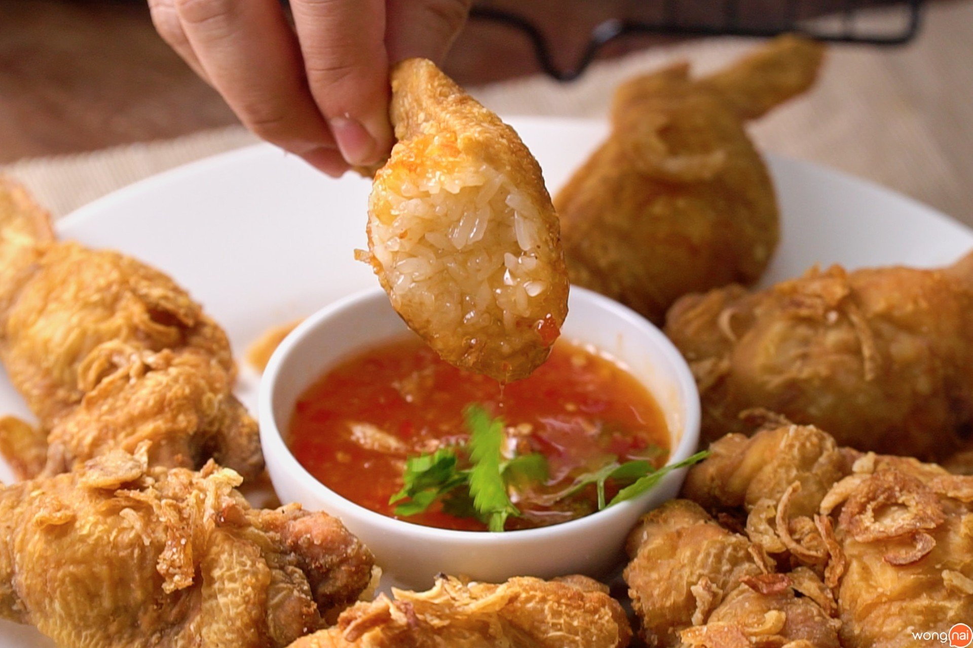 ปีกไก่ทอดยัดไส้ข้าวเหนียว