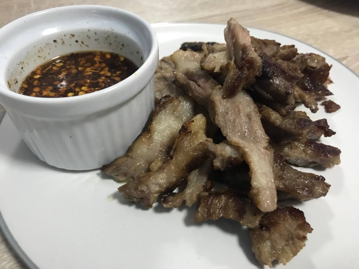 เนื้อโหนกย่างเกลือ (grilled meat with salt)