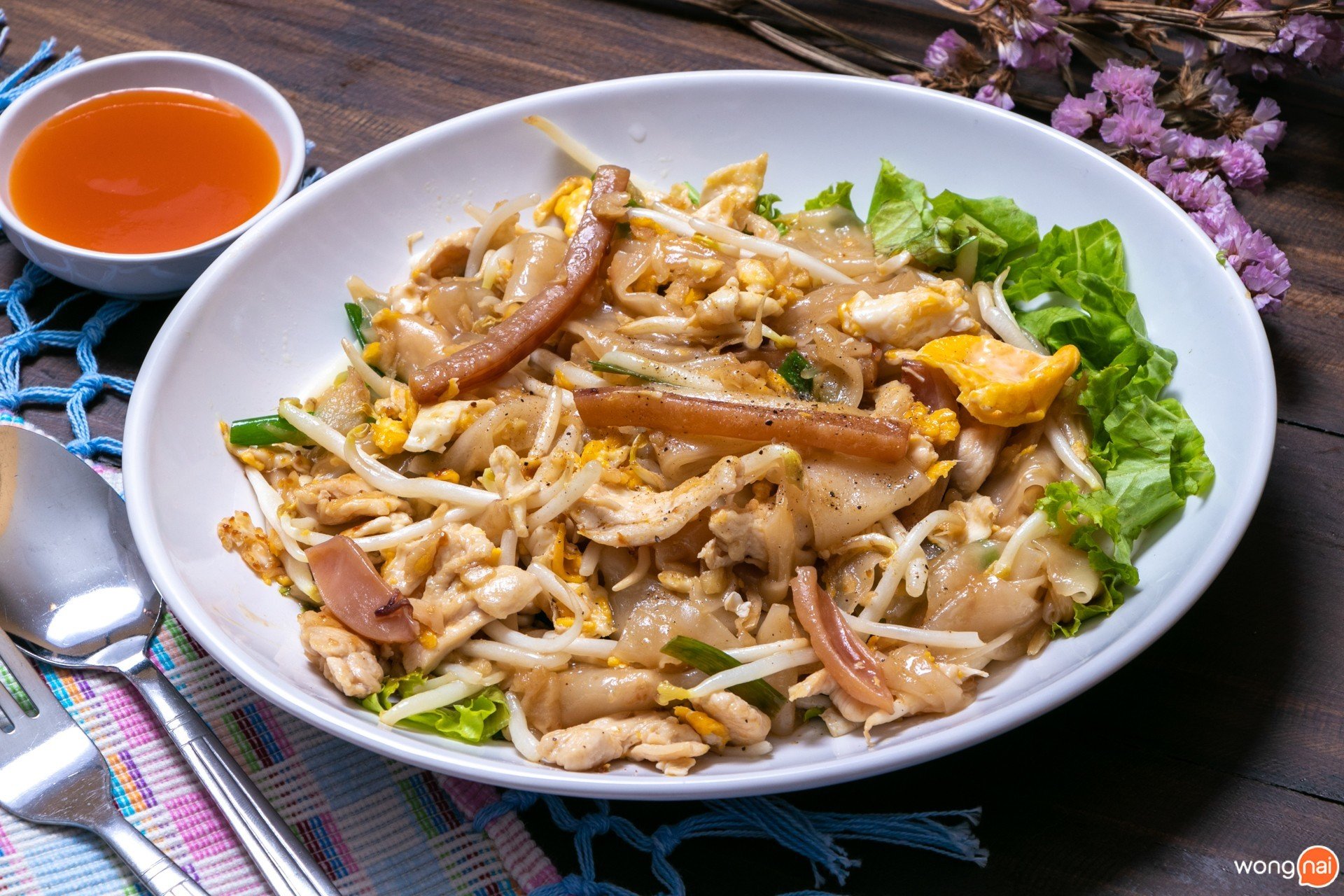 เมนู ก๋วยเตี๋ยวคั่วไก่ ร้าน ข้าวเม่า เชียงใหม่ Kowmao Cafe & Restaurant เชียงใหม่