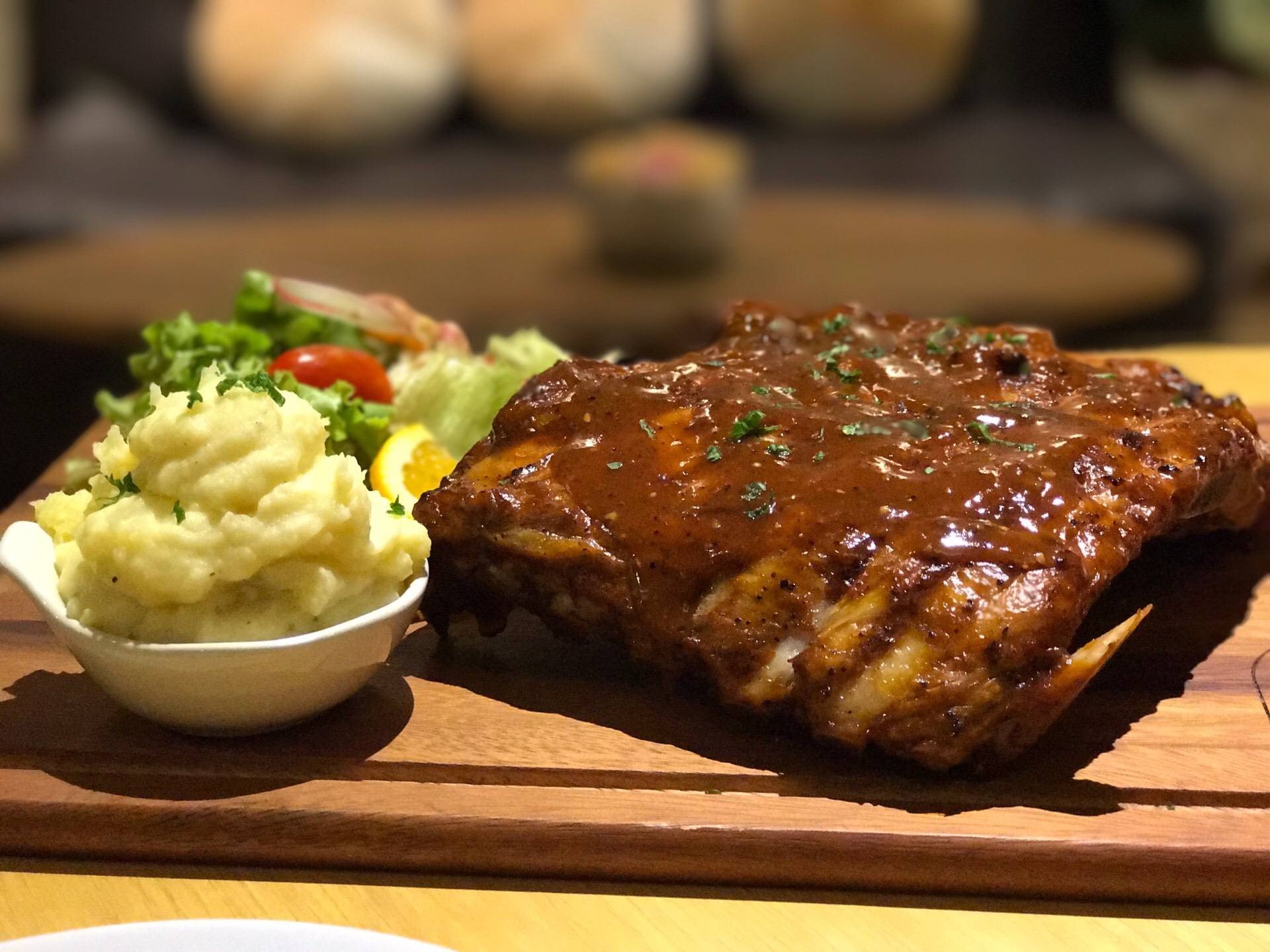 รีวิว Why Ribs & Rumps - Ribs steak ชุ่มซอส ร้านน่ารัก