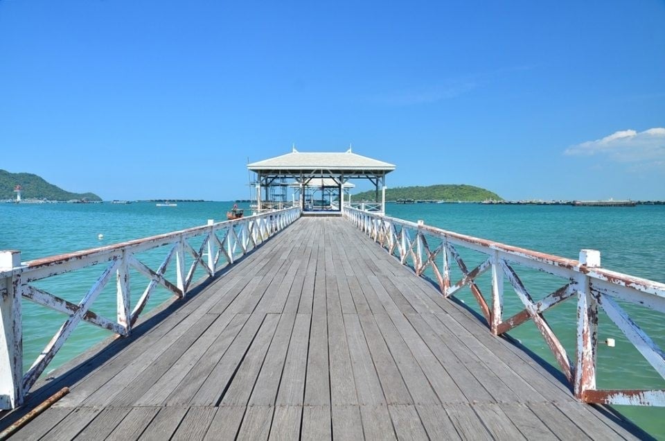 สถานที่ท่องเที่ยว ยอดนิยม ใน เกาะสีชัง
