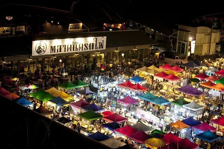 ร้าน ยอดนิยม ใน ตลาดนัดรถไฟ รัชดา 