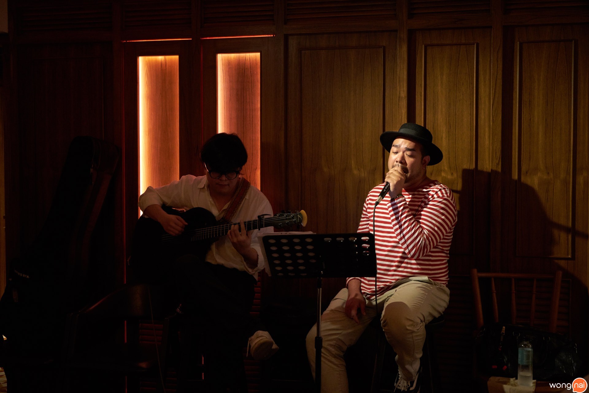 ร้าน “Charm Eatery & Bistro”