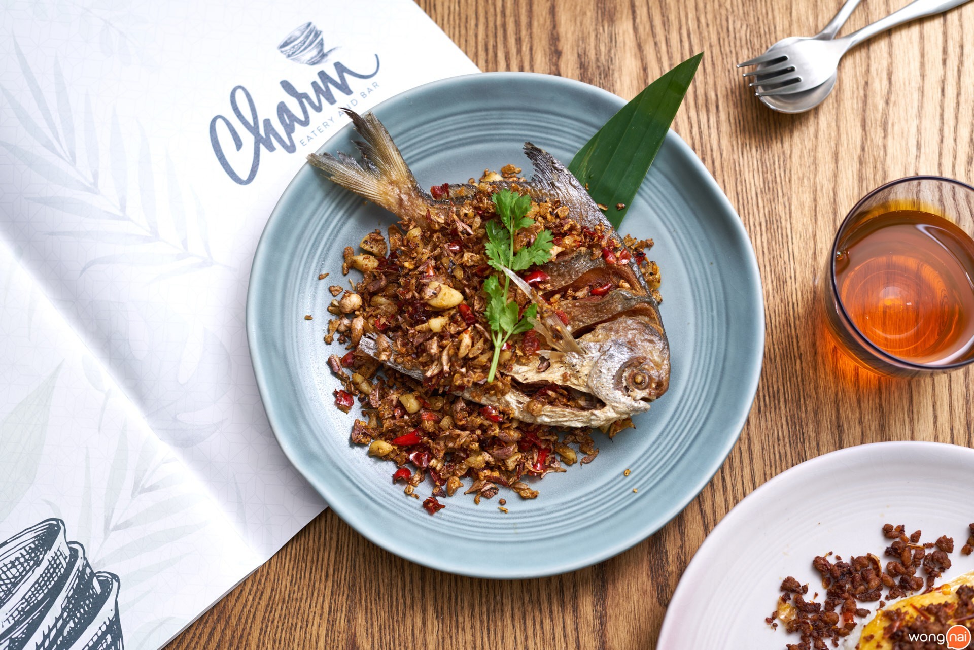 “ปลาจรเม็ดทอด” ร้าน “Charm Eatery & Bistro”