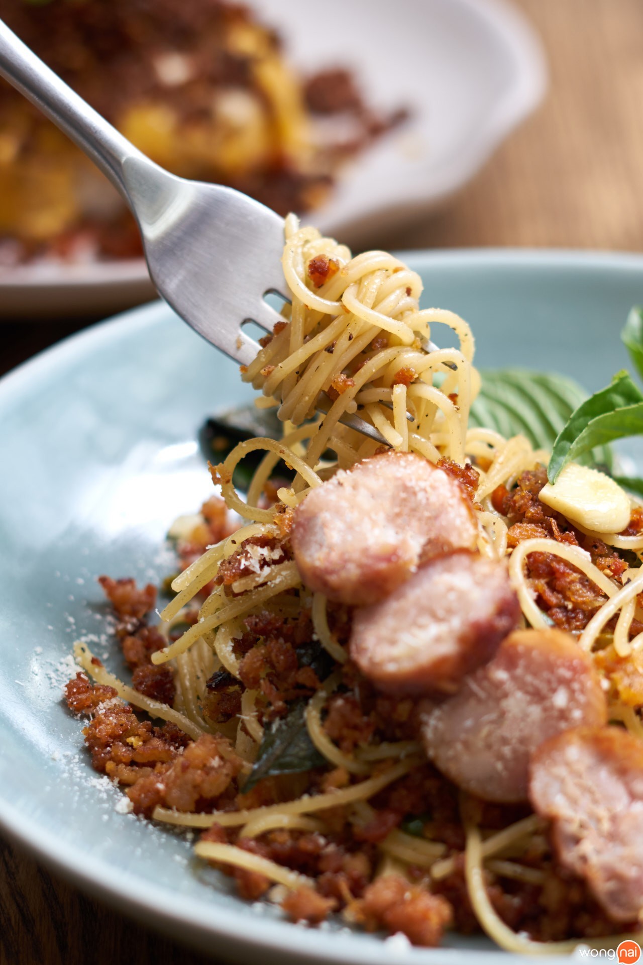 “พาสต้าไส้กรอกอีสาน” ร้าน “Charm Eatery & Bistro”
