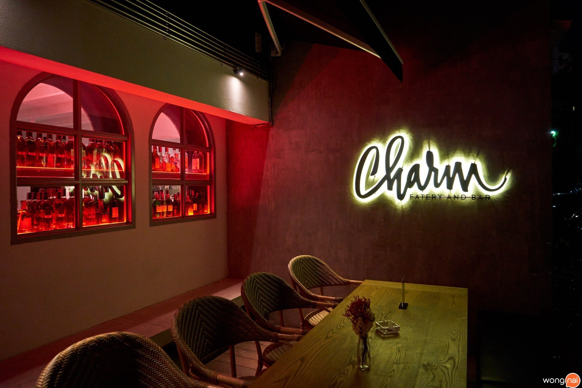 ร้าน “Charm Eatery & Bistro”