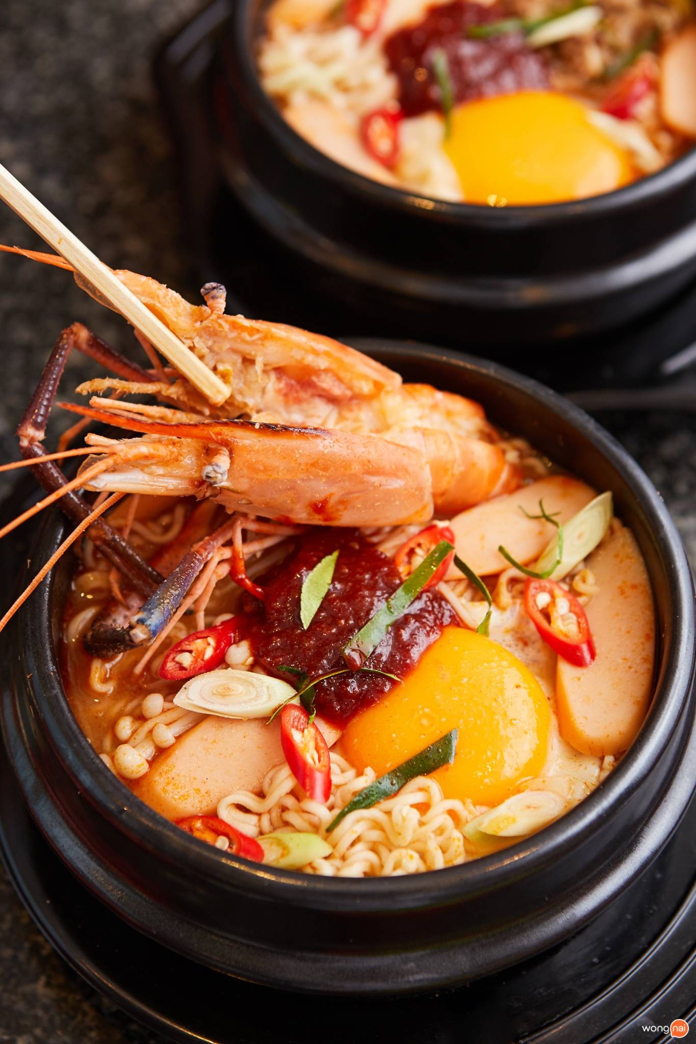 เมนู "ราเมงต้มยำกุ้ง" ของร้าน "AKA"