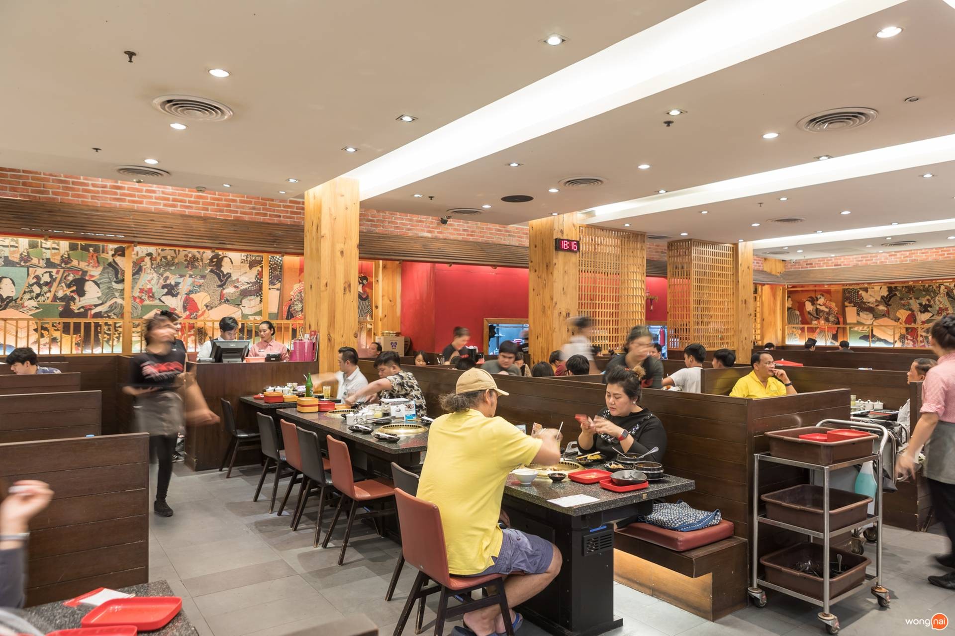 บรรยากาศร้าน "AKA"