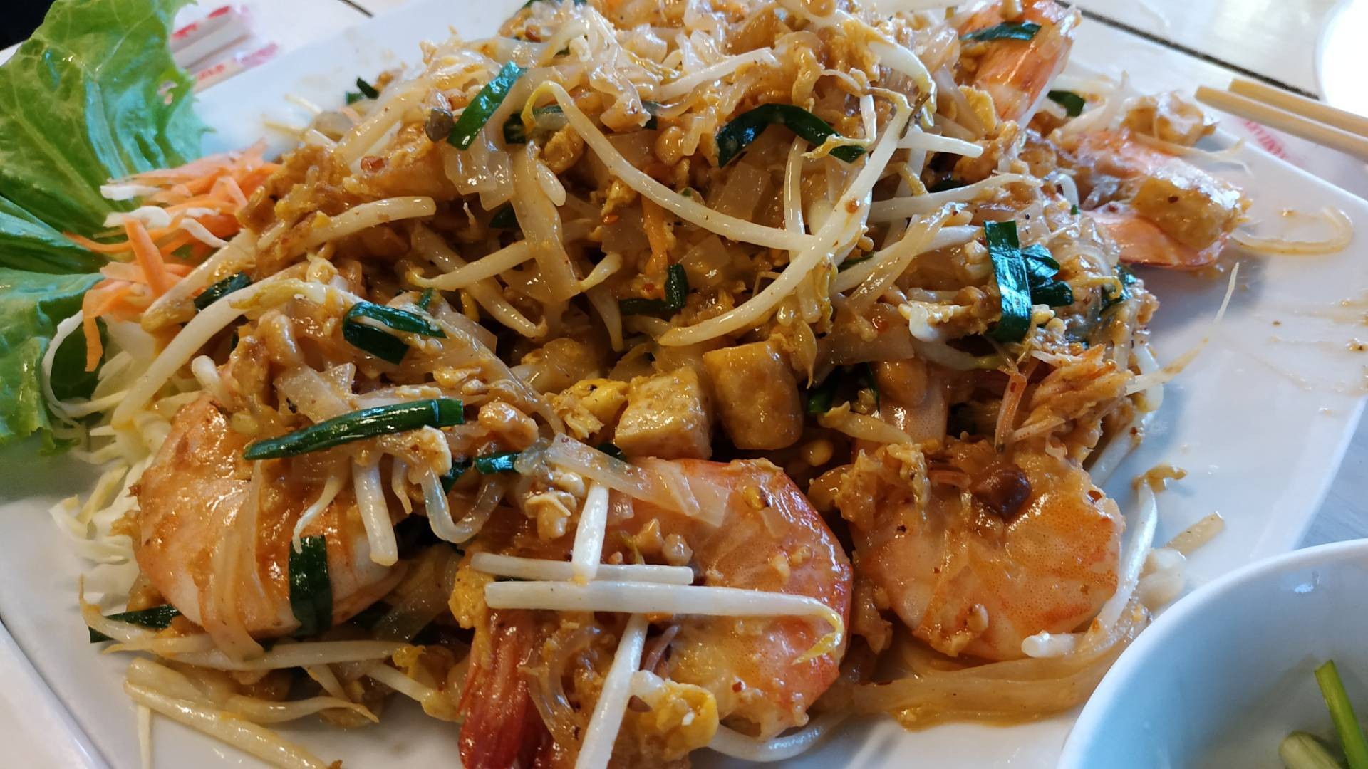 รีวิว ผัดไทกะทะทะลุ - ผัดไทอร่อย บริการดี - Wongnai