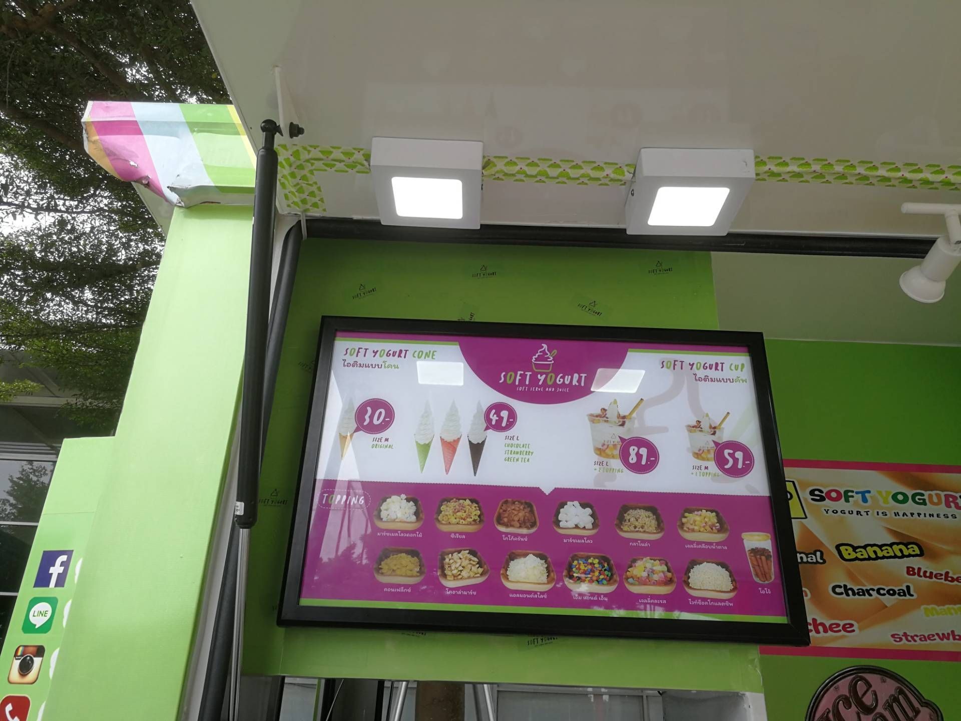 รีวิว Soft Yogurt Fly now pattaya shopping ใน fly now ได้ทานไอศครีม