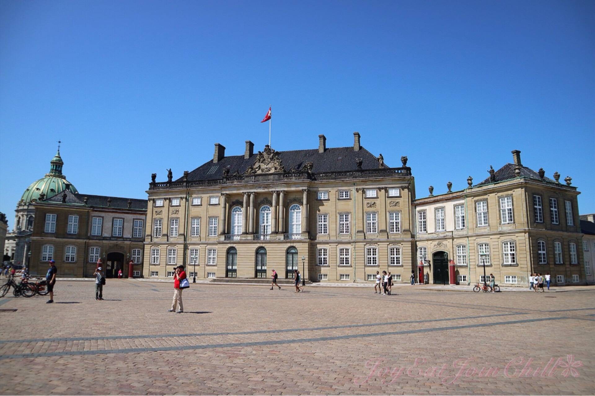 รีวิว Amalienborg Palace - พระราชวังอมาเลียนบอร์ก สถานที่ประทับในช่วงฤดูหนาวของราชวงศ์เดนมาร์ก - Wongnai