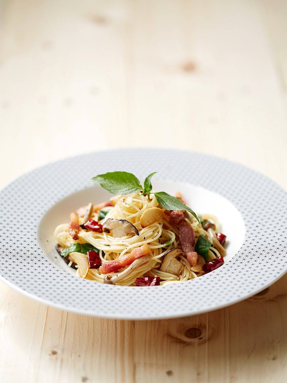 Capellini Olio Bacon& Mushroom ร้าน On The Table สยามเซ็นเตอร์