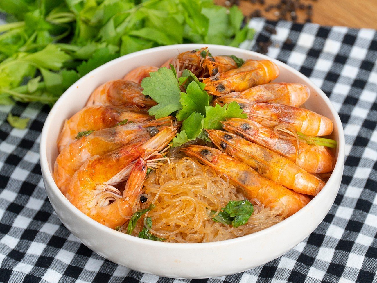 กุ้งอบวุ้นเส้นหม้อหุงข้าว