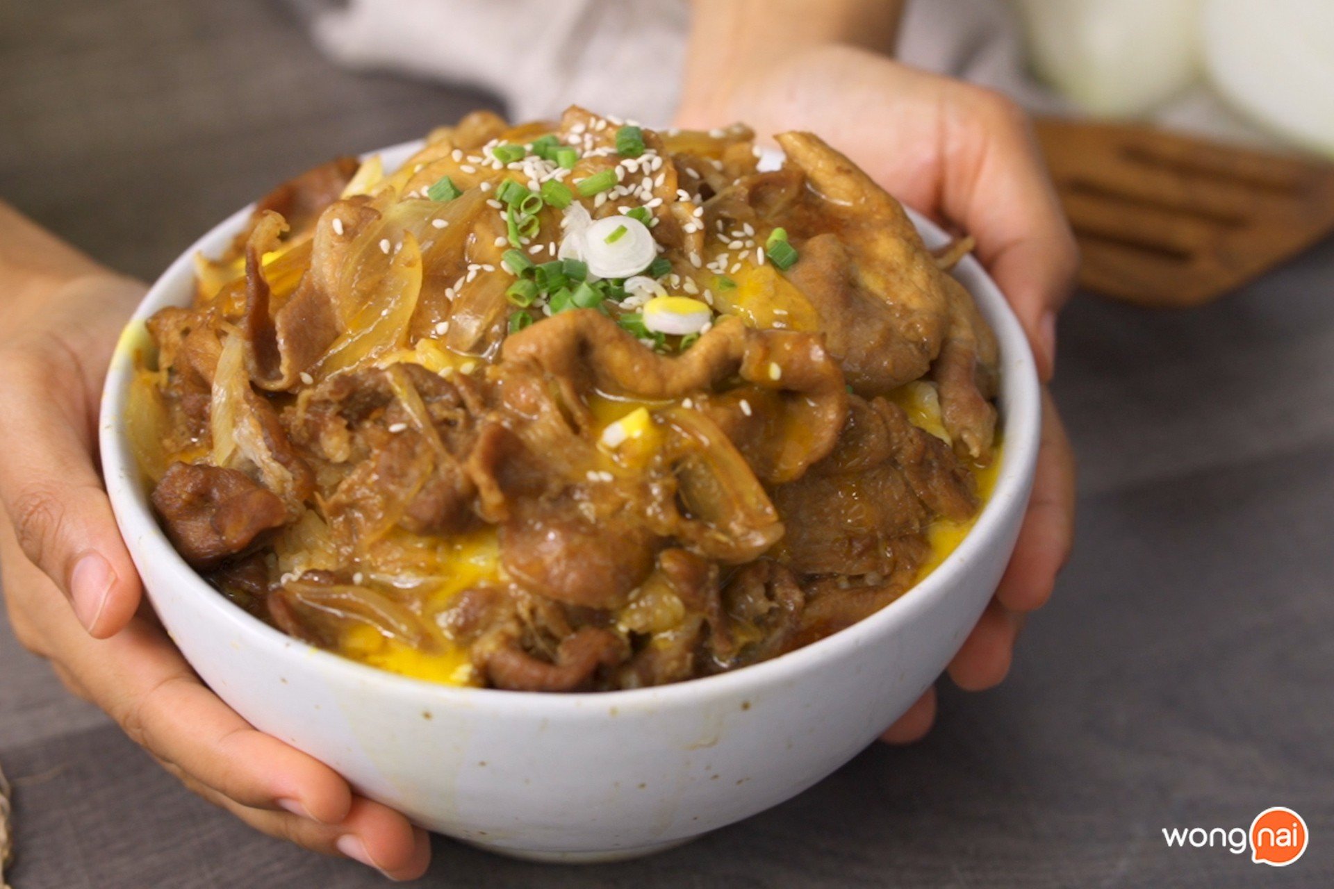 ข้าวหน้าหมูสไลซ์ราดไข่ไมโครเวฟ ข้าวหน้าหมูสไลซ์ราดไข่ไมโครเวฟ