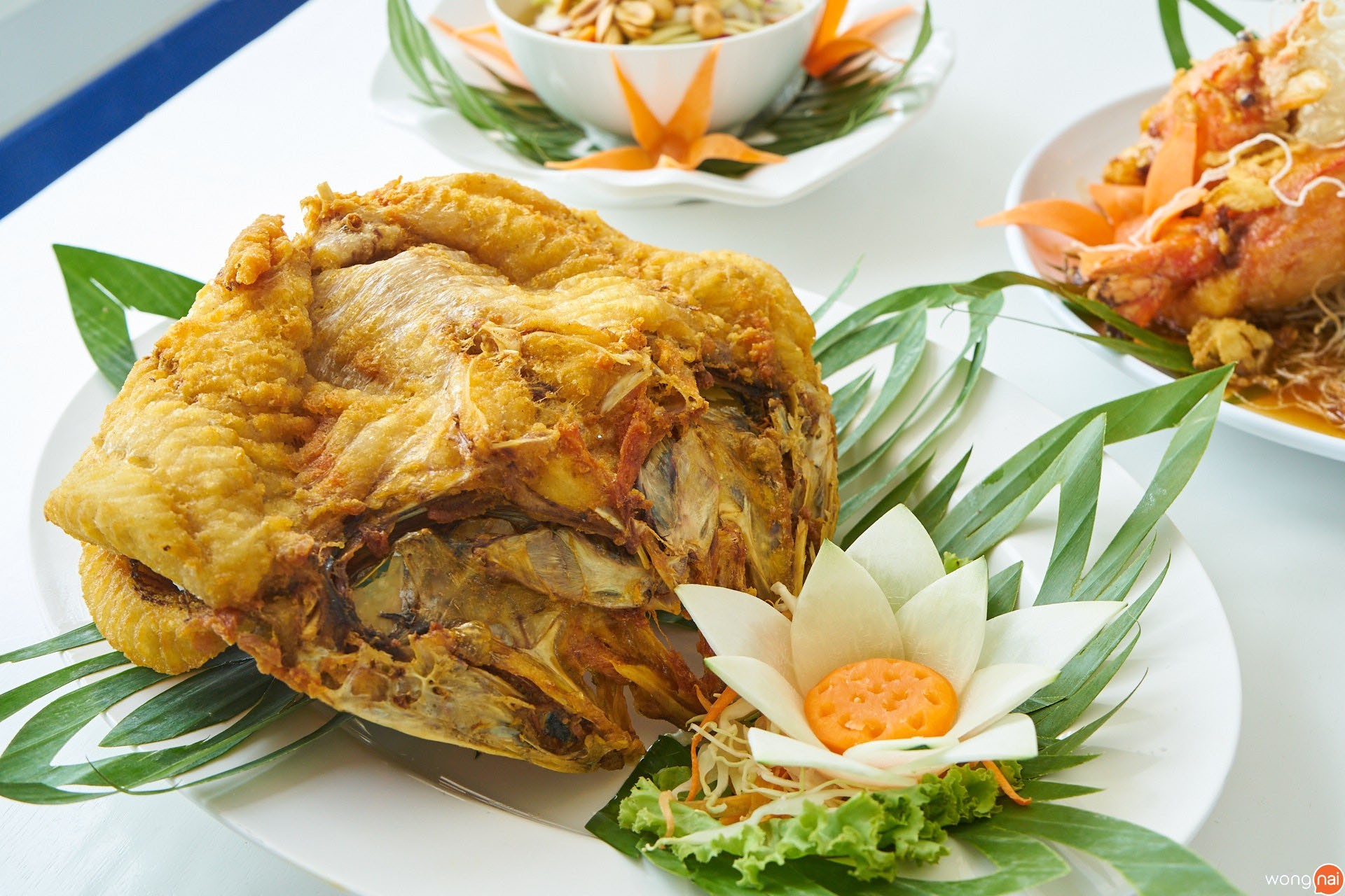 ปลากะพงทอดน้ำปลา ของร้าน อุดม ซีฟู้ด