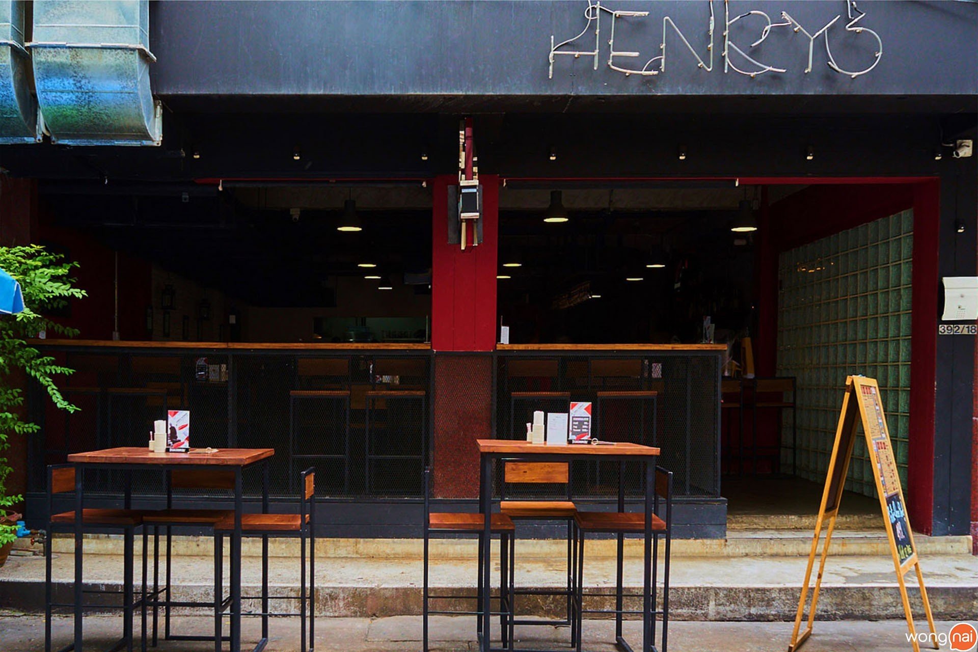 บรรยากาศหน้าร้าน ของร้าน Henry’s Gastro Pub