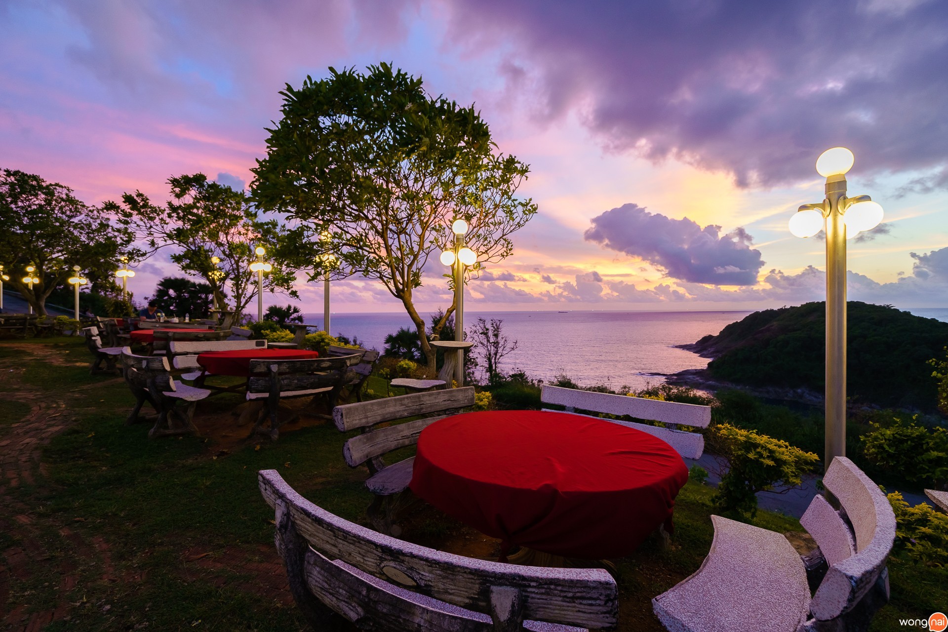 ร้านอาหารแหลมพรหมเทพ ภูเก็ต