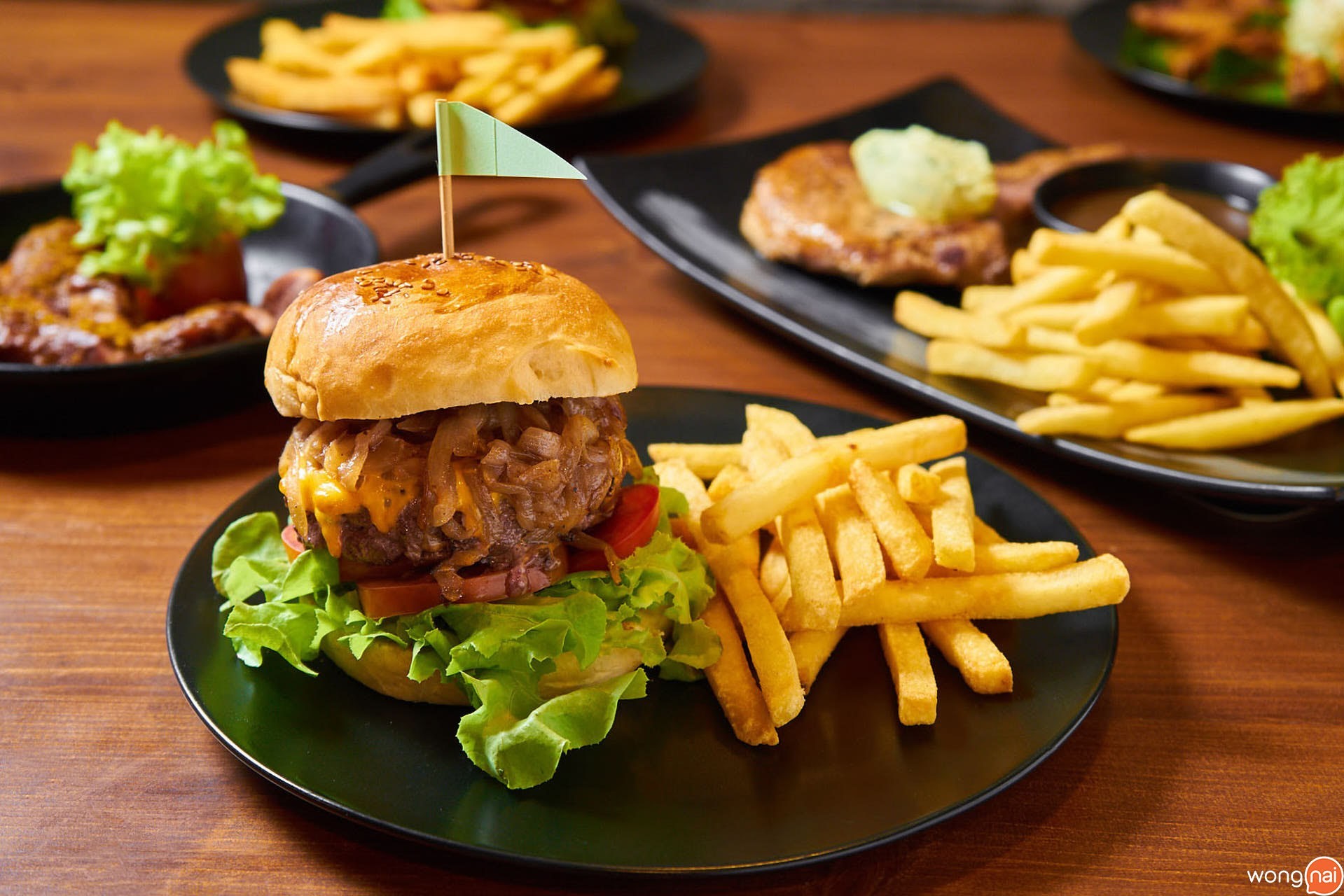 Henry’s Burger ของร้าน Henry’s Gastro Pub