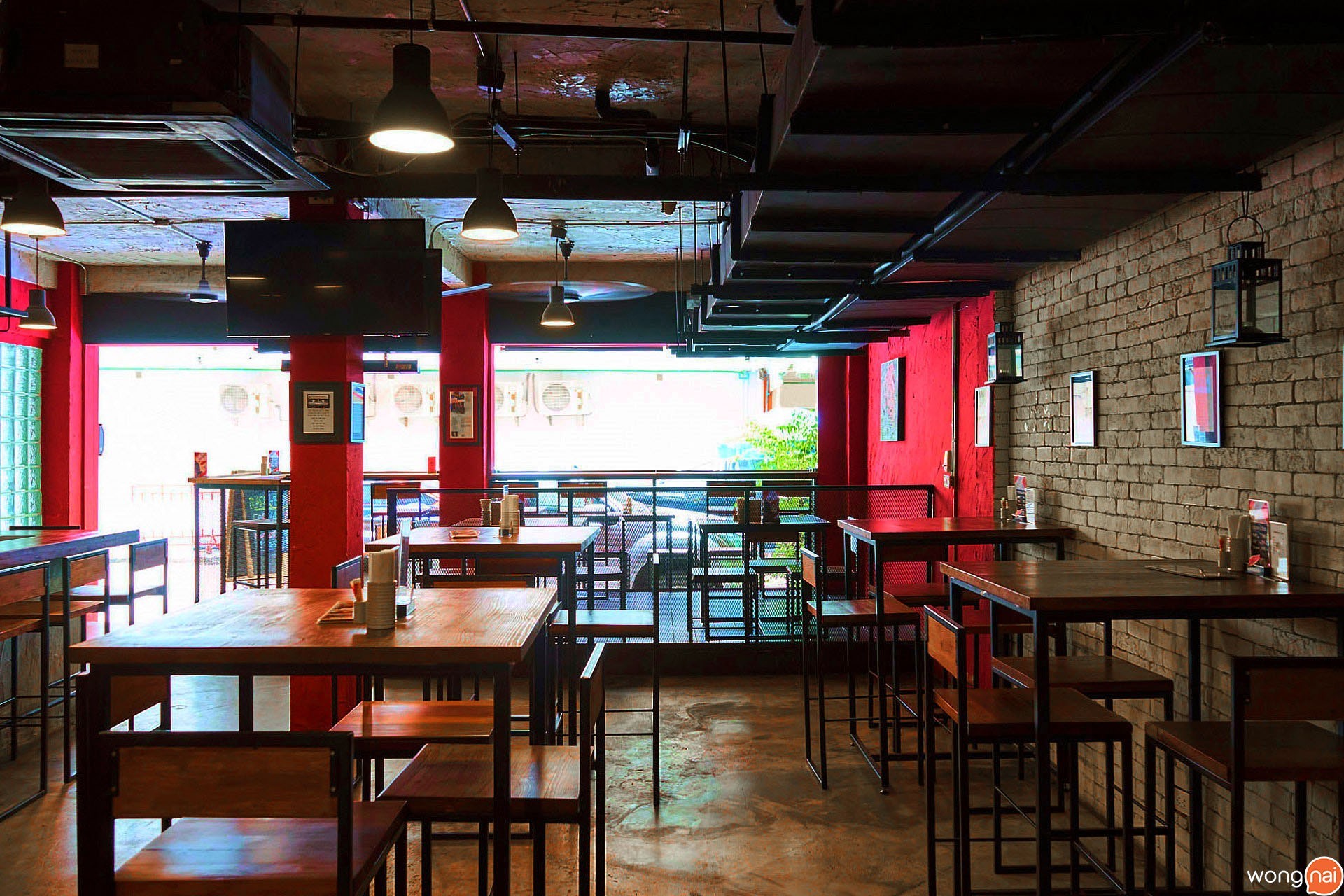 บรรยากาศภายใน ของร้าน Henry’s Gastro Pub