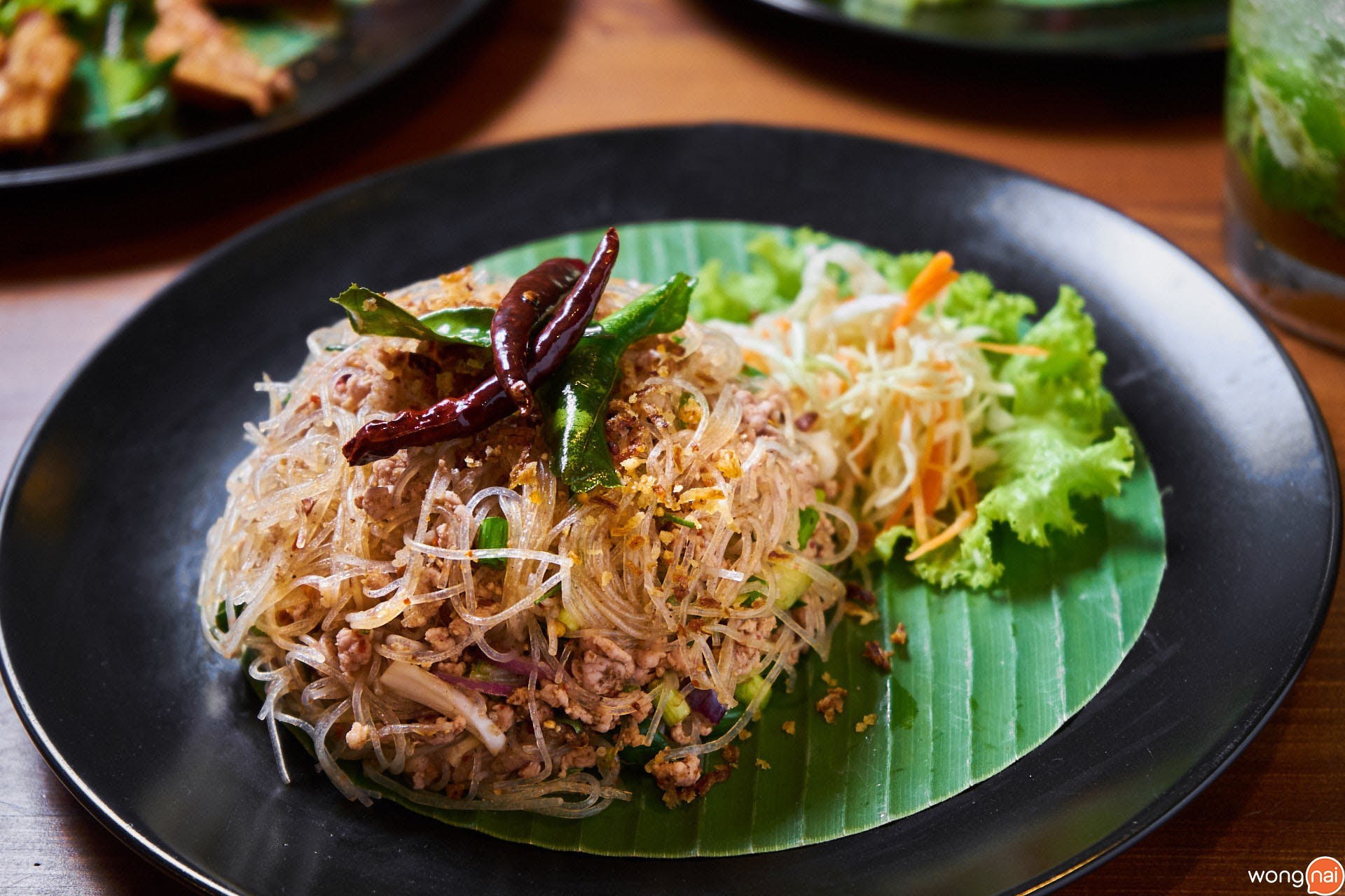 ลาบวุ้นเส้น ของร้าน Henry’s Gastro Pub