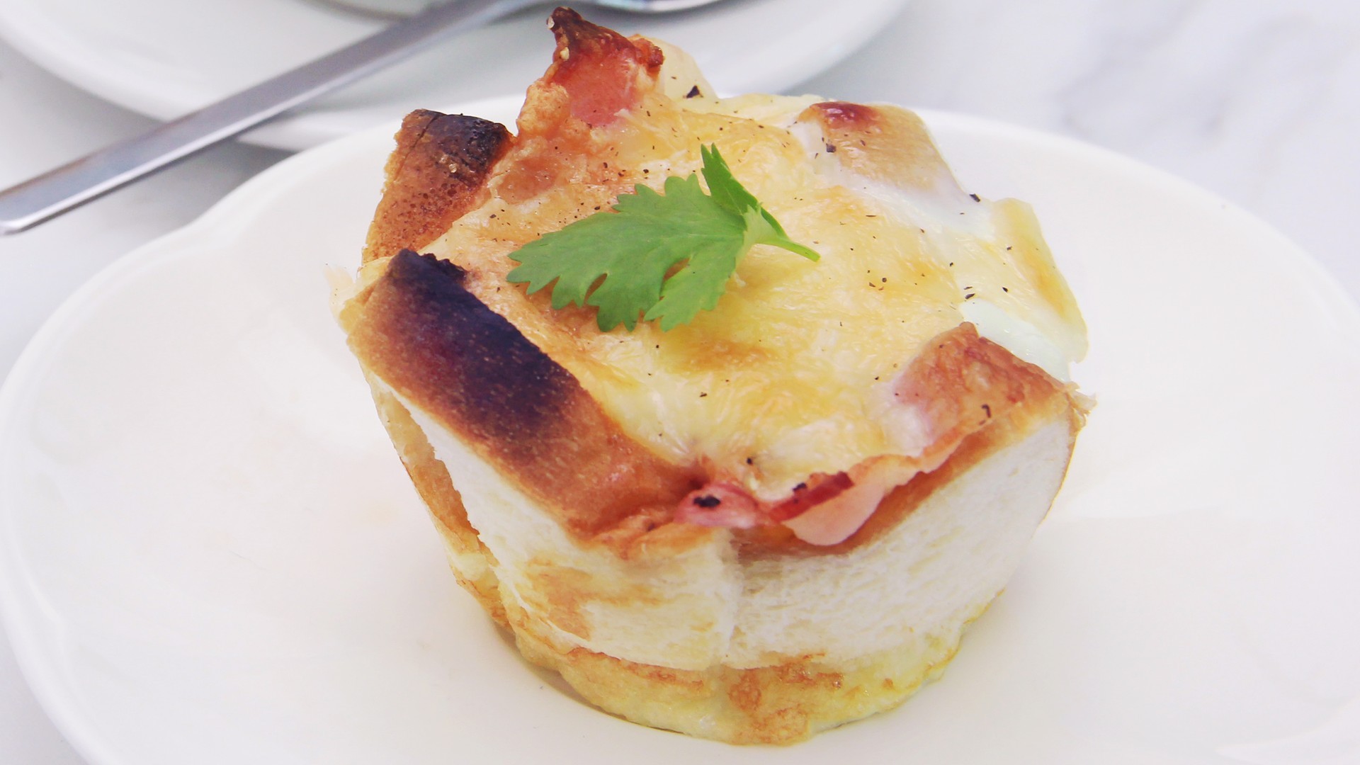 วิธีทำ เมนู “ขนมปังหน้าเบคอนชีส” อาหารเช้าสุดฟิน กินเท่าไรก็ไม่เบื่อ!