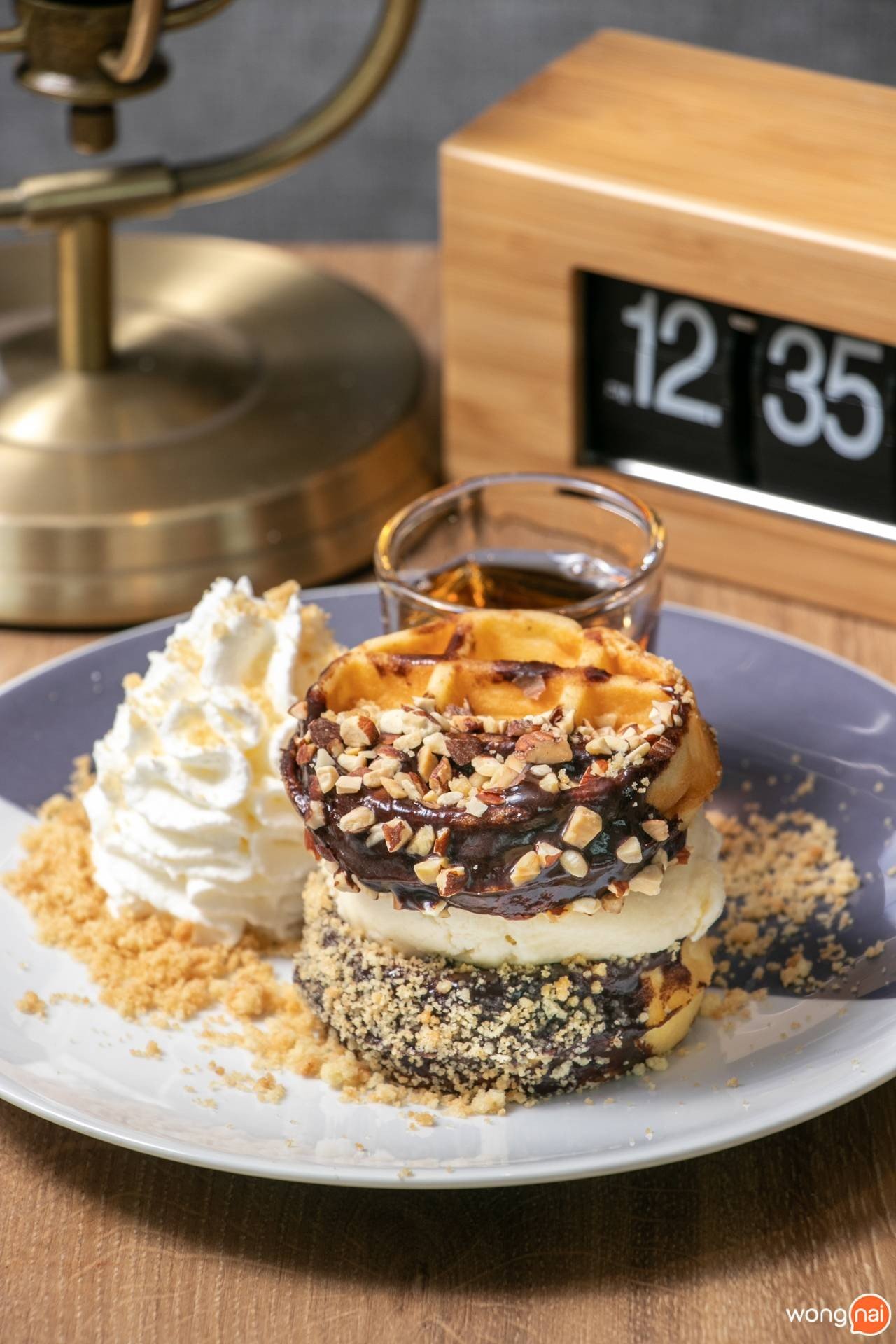 เมนู Waffle Ice Cream Sandwich ร้าน Coffee World สาขา ลำลูกกา