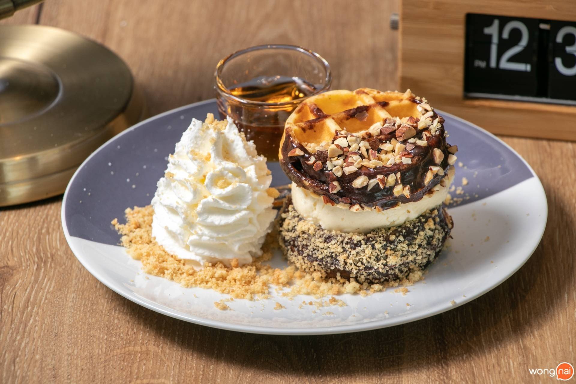 เมนู Waffle Ice Cream Sandwich ร้าน Coffee World สาขา ลำลูกกา