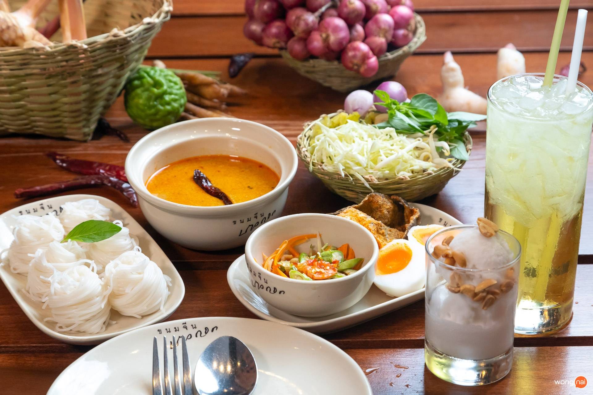 เมนู ชุดน้ำยาปลามหานคร ของร้าน ขนมจีนบางกอก