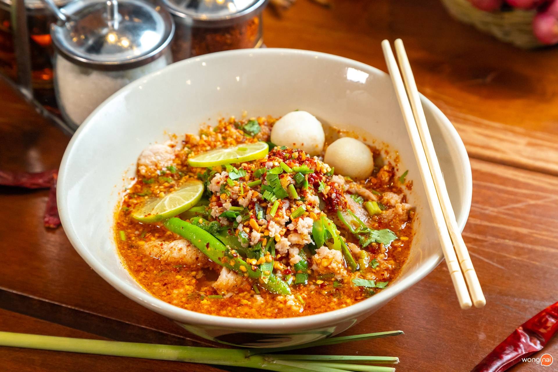 เมนู ก๋วยเตี๋ยวต้มยำบางกอก ของร้าน ขนมจีนบางกอก