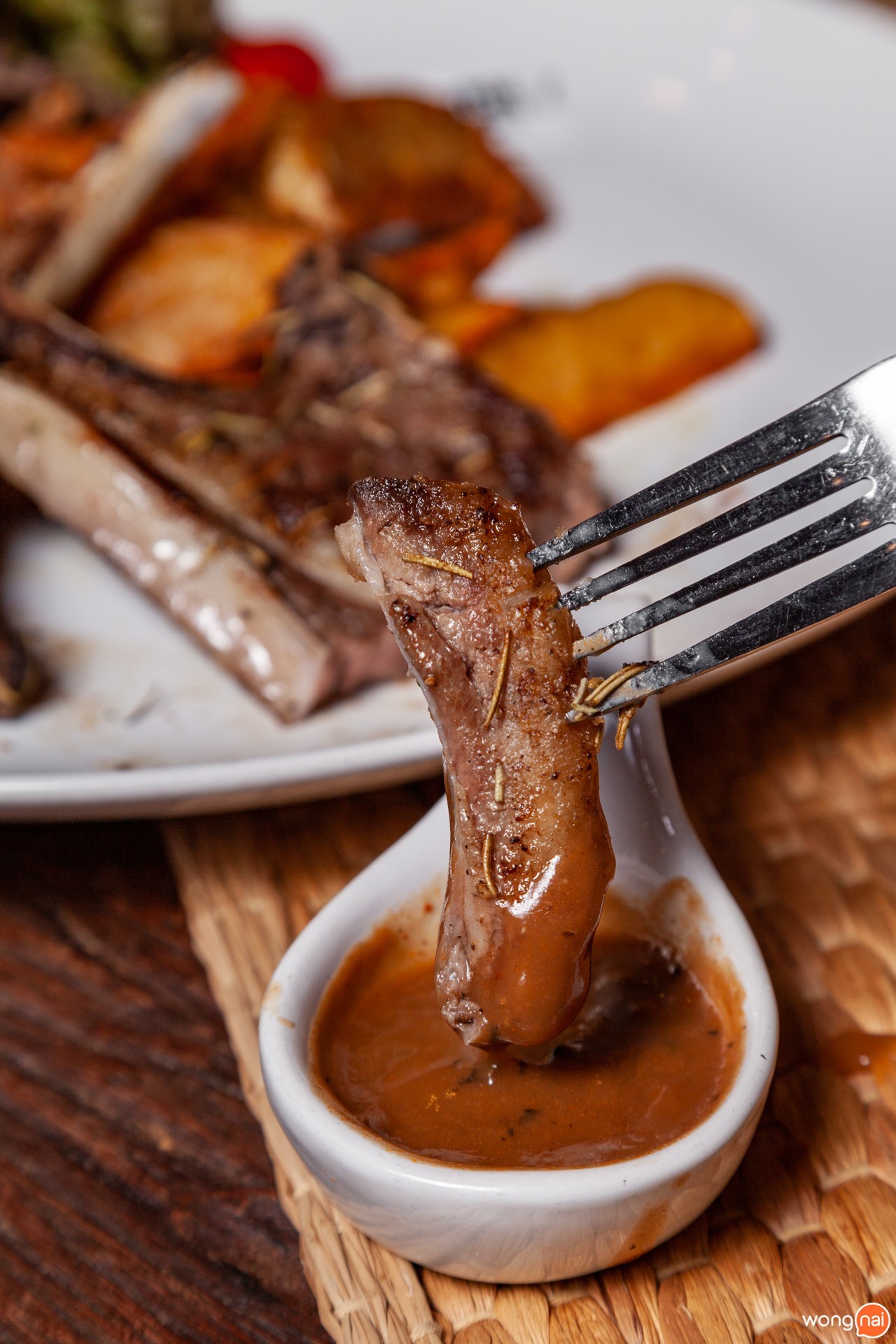 สเต๊ก บุฟเฟ่ต์ หมู่บ้านลึกลับ Hidden Village ที่มีไดโนเสาร์ The Barn Steak House เชียงใหม่